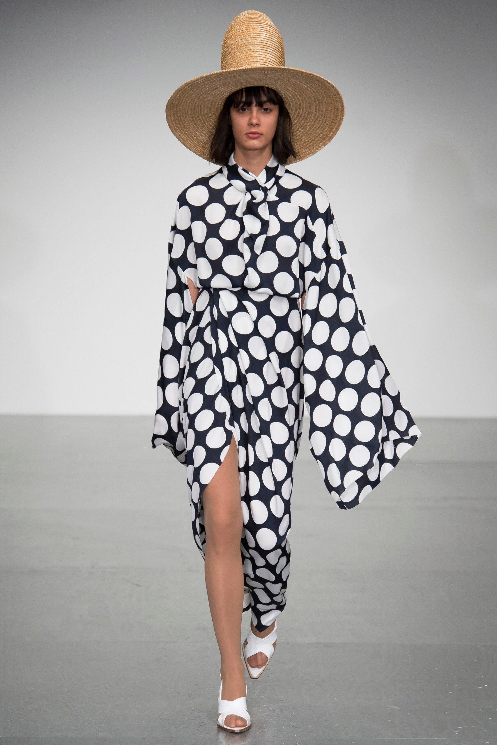 A.W.A.K.E. MODE S/S 18 Look 618