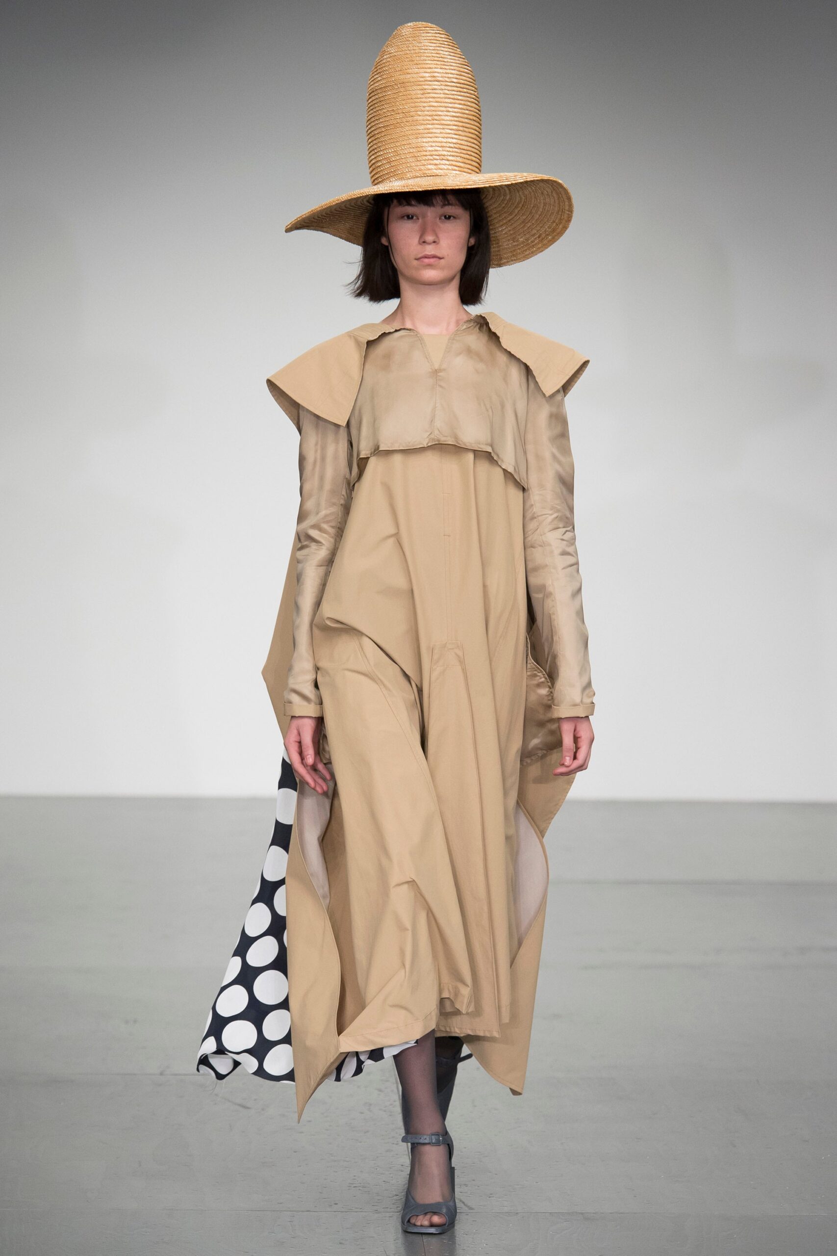 A.W.A.K.E. MODE S/S 18 Look 622