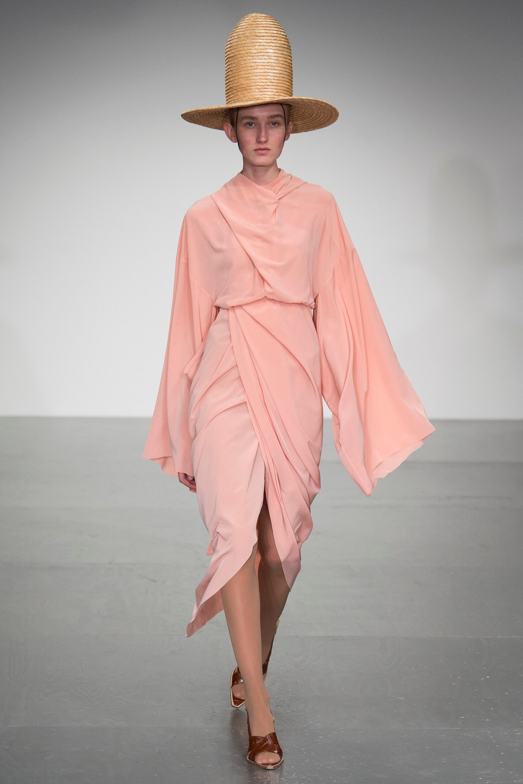 A.W.A.K.E. MODE S/S 18 Look 660