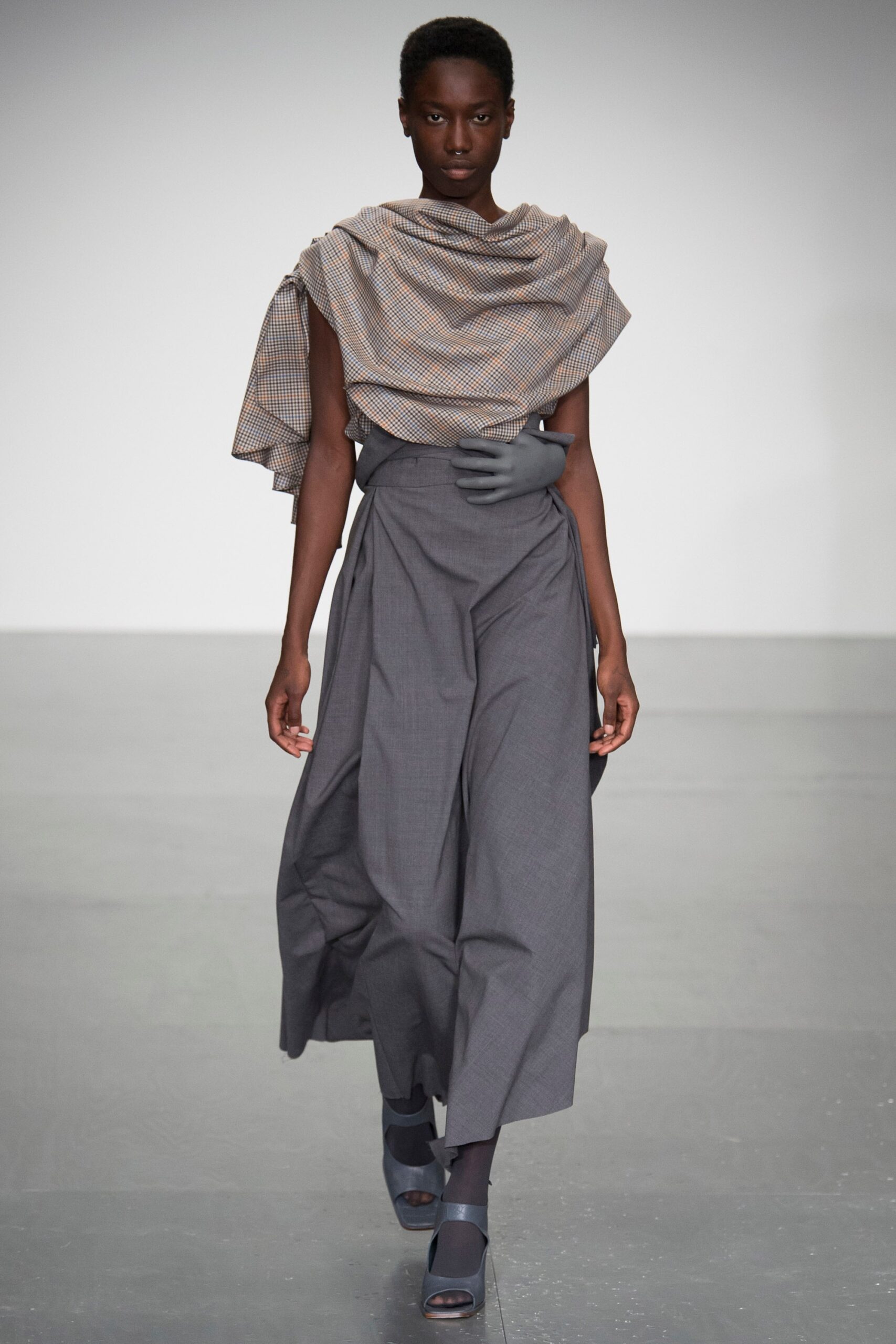 A.W.A.K.E. MODE S/S 18 Look 664