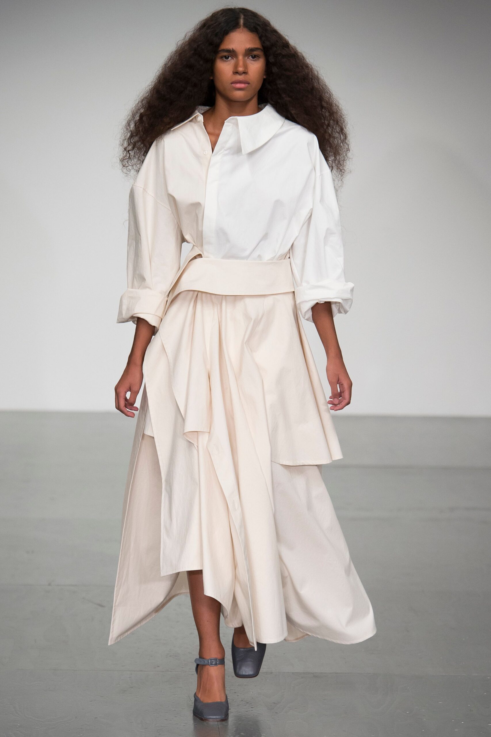 A.W.A.K.E. MODE S/S 18 Look 723