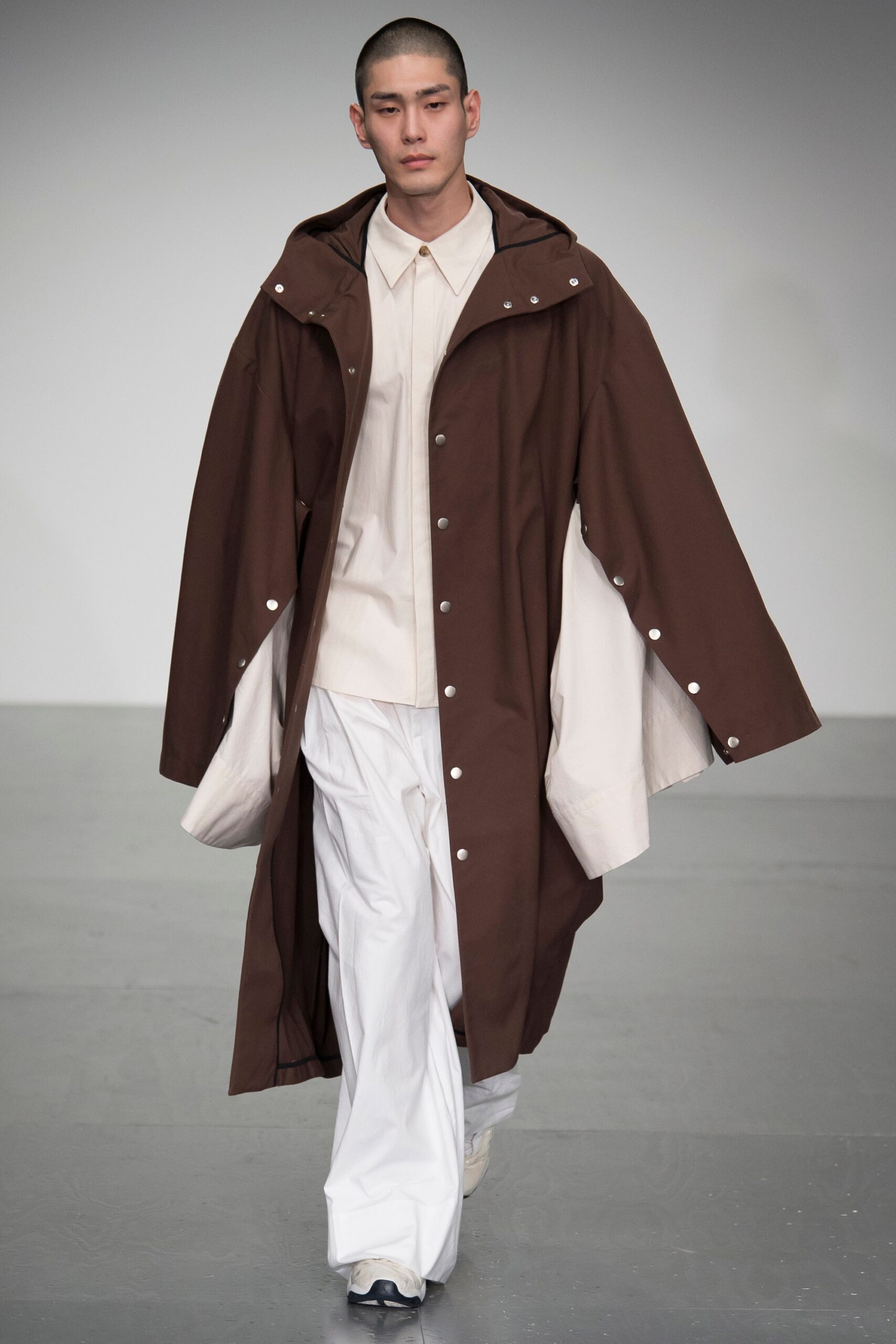 A.W.A.K.E. MODE S/S 18 Look 739