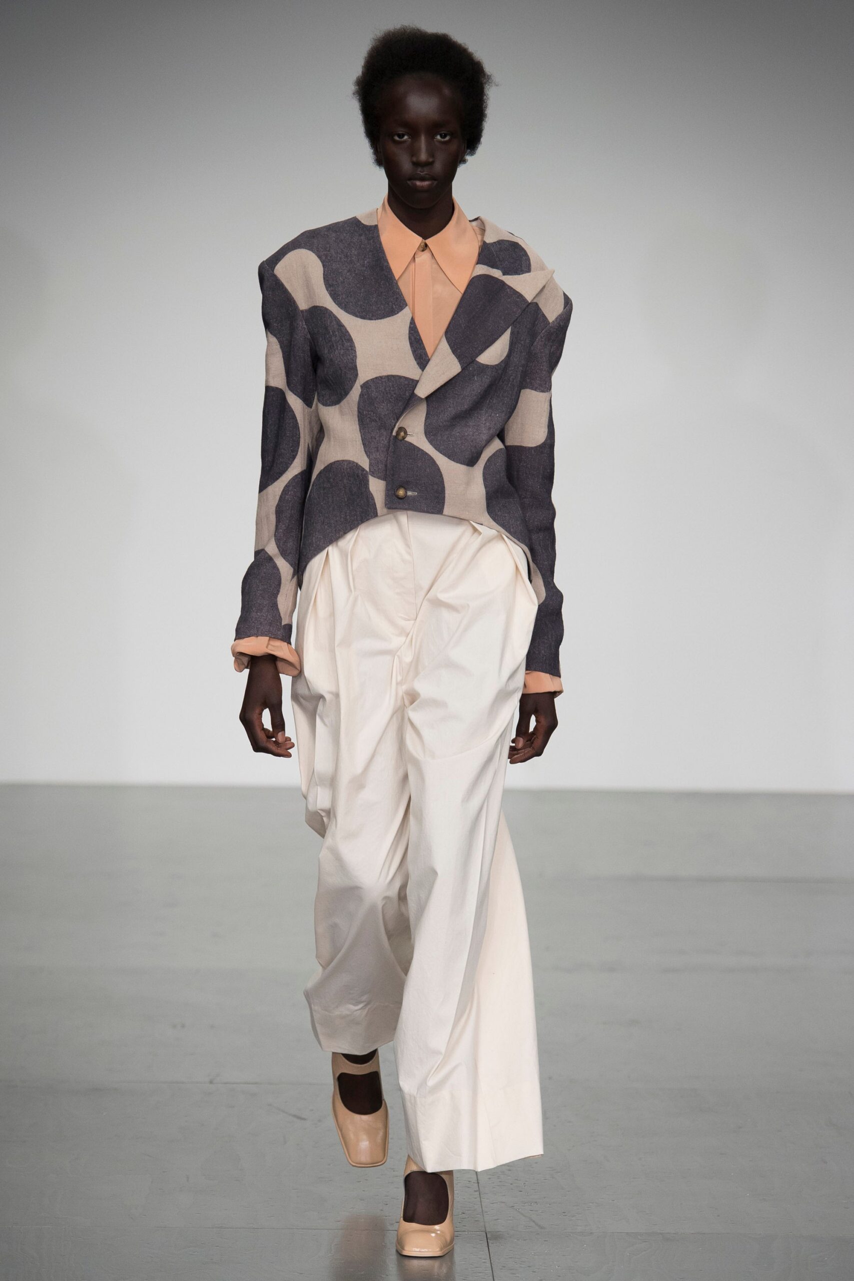 A.W.A.K.E. MODE S/S 18 Look 743