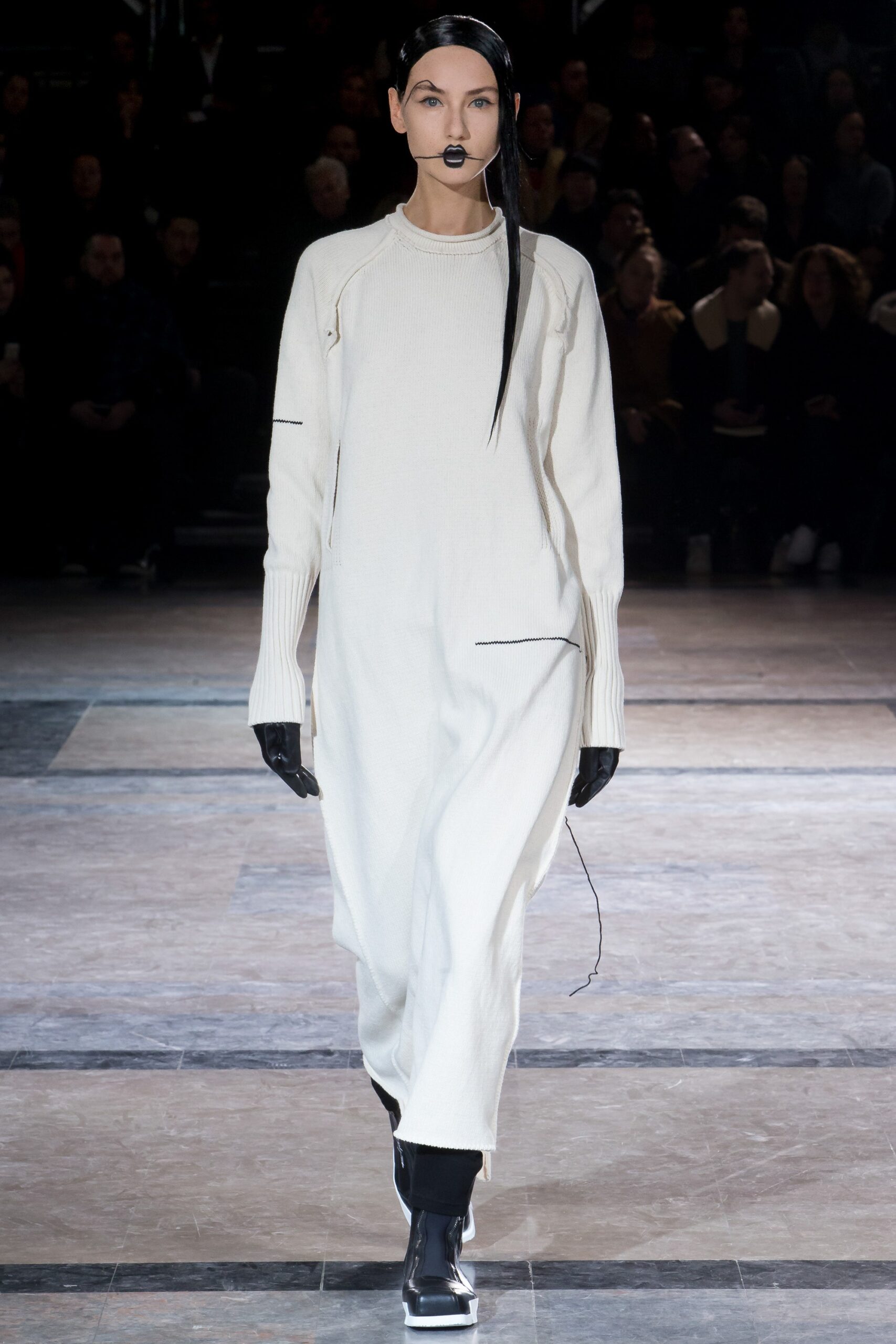 Yohji Yamamoto F/W 16 Look 19