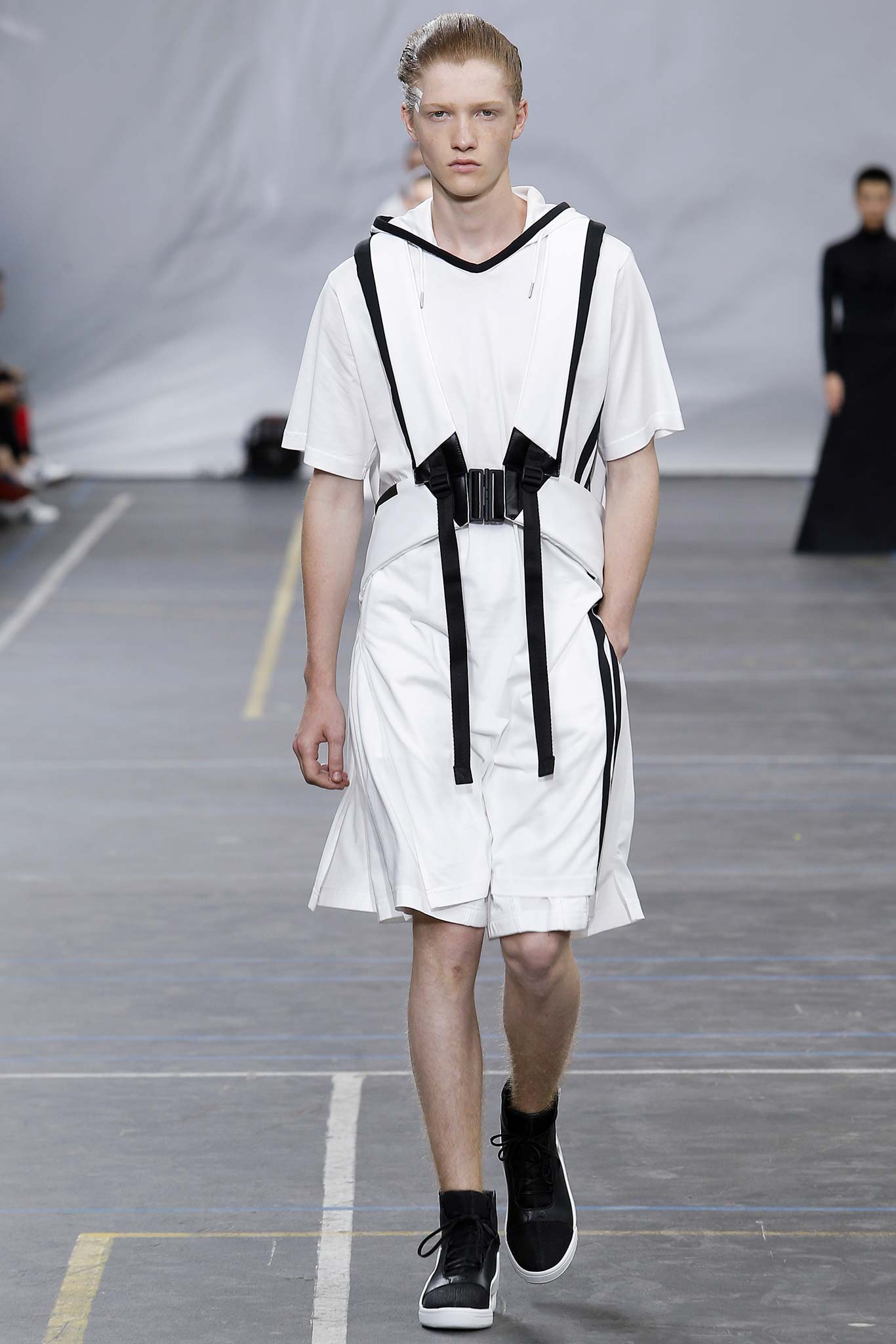 Y-3 S/S 16 Menswear Look 1