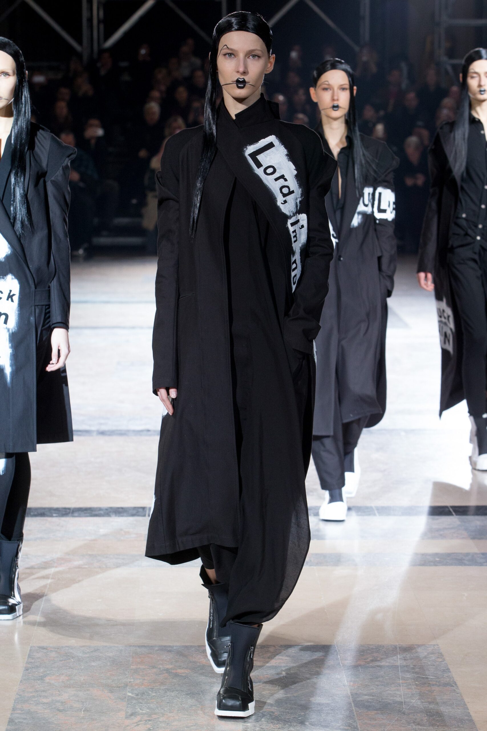 Yohji Yamamoto F/W 16 Look 33