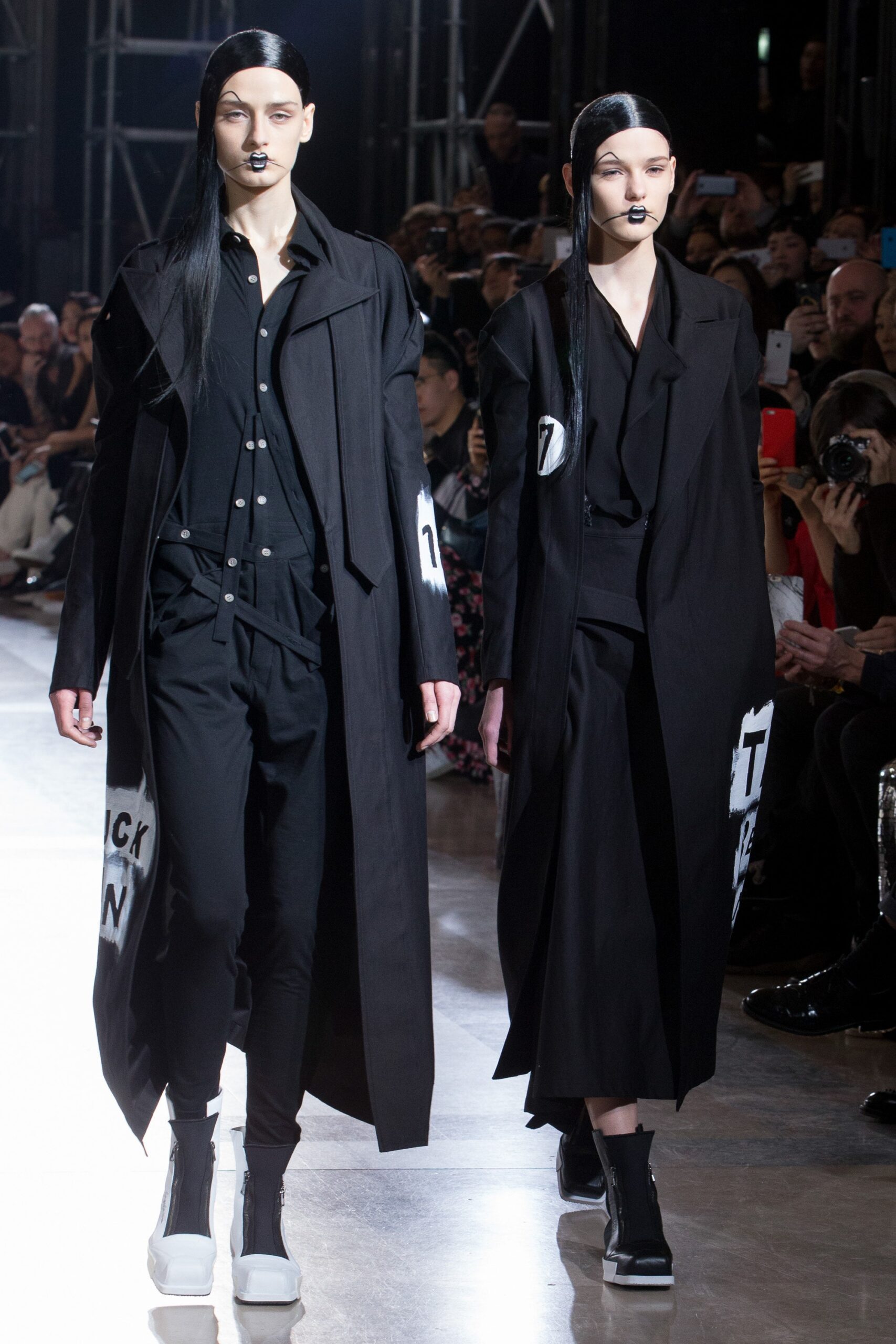Yohji Yamamoto F/W 16 Look 35