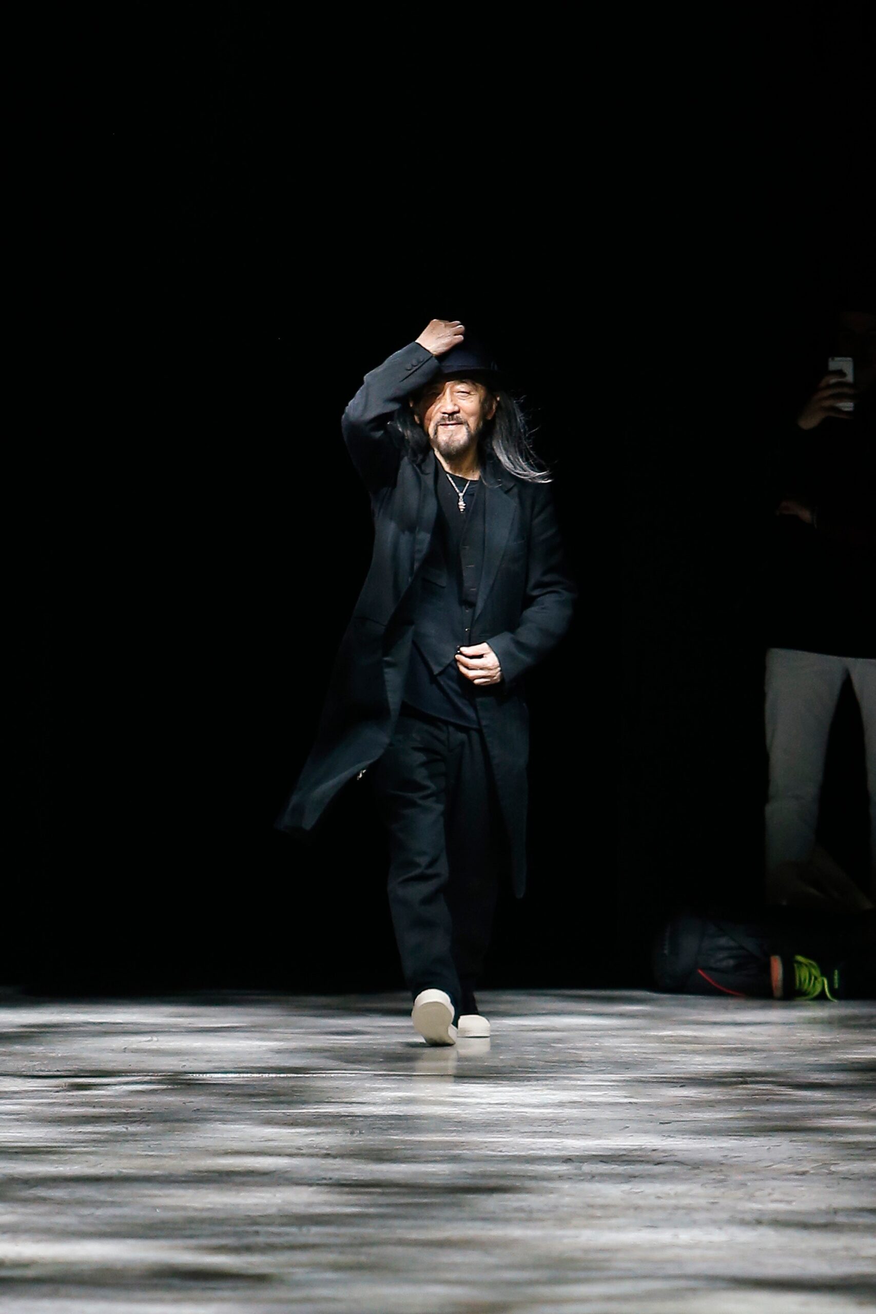Y-3 F/W 17 Menswear Look 1