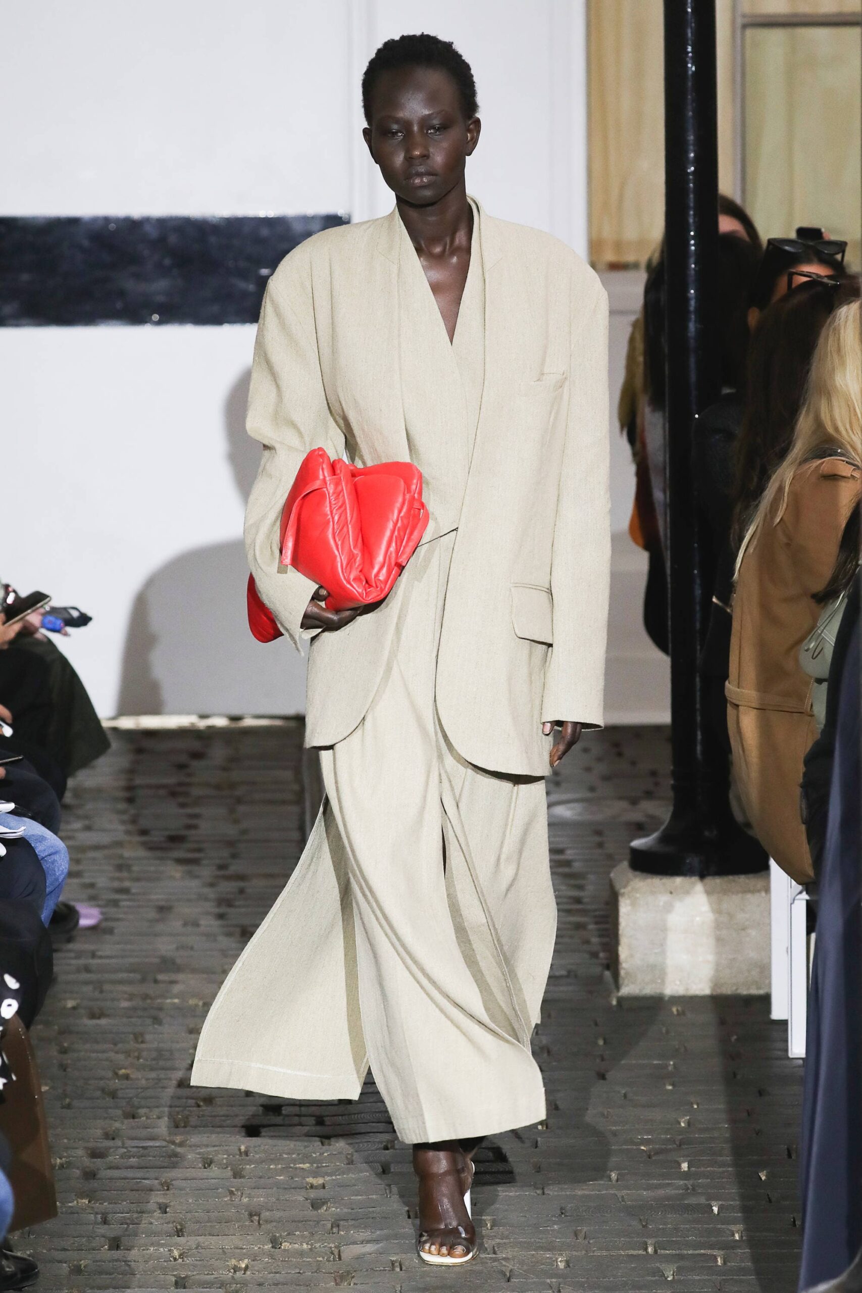 A.W.A.K.E. MODE S/S 19 Look 518