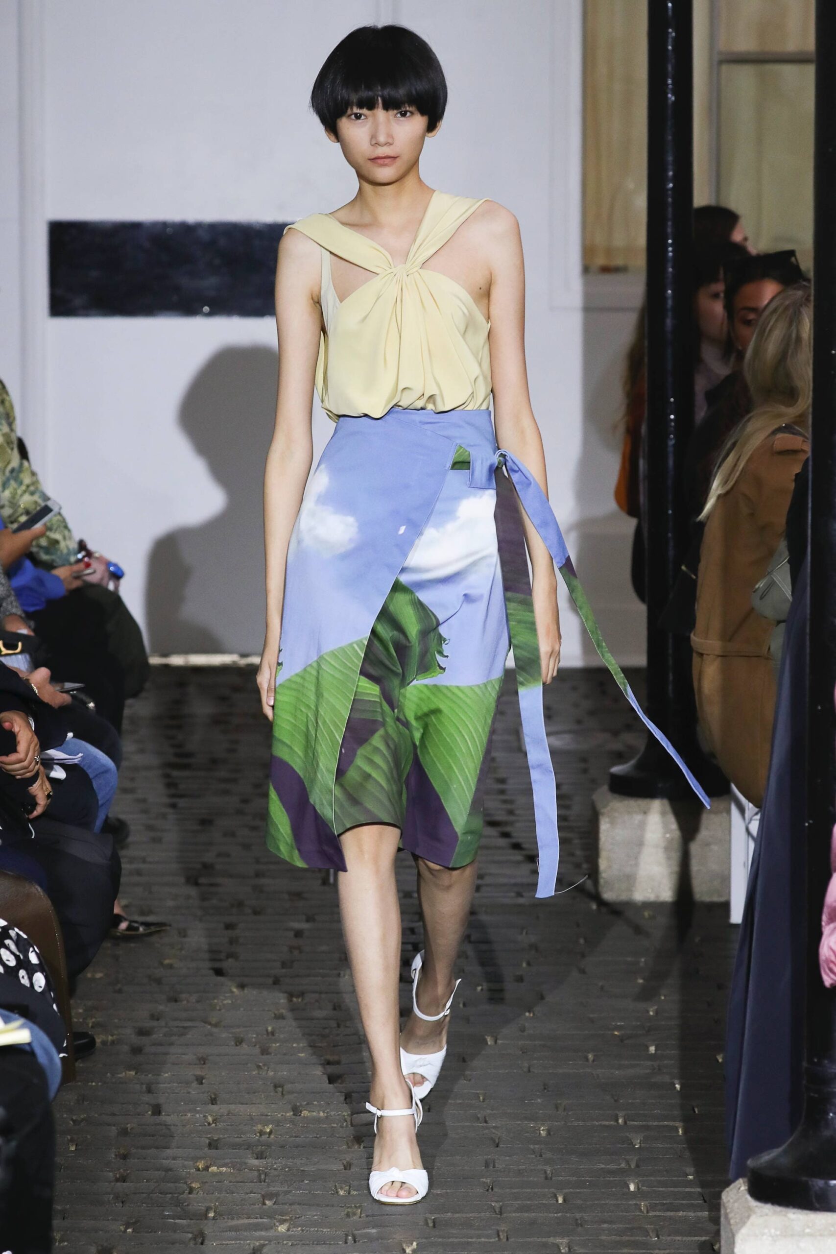 A.W.A.K.E. MODE S/S 19 Look 557