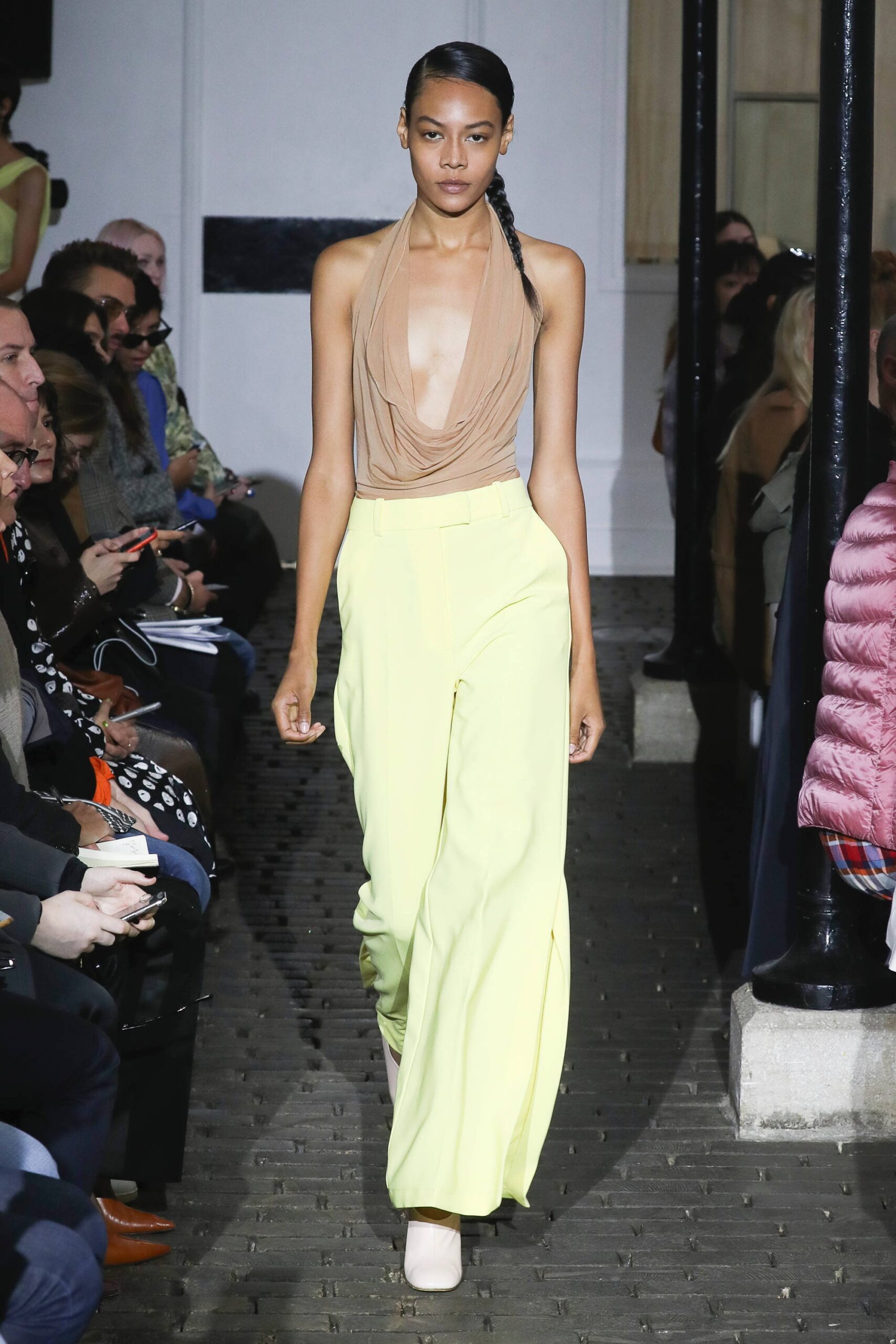 A.W.A.K.E. MODE S/S 19 Look 581