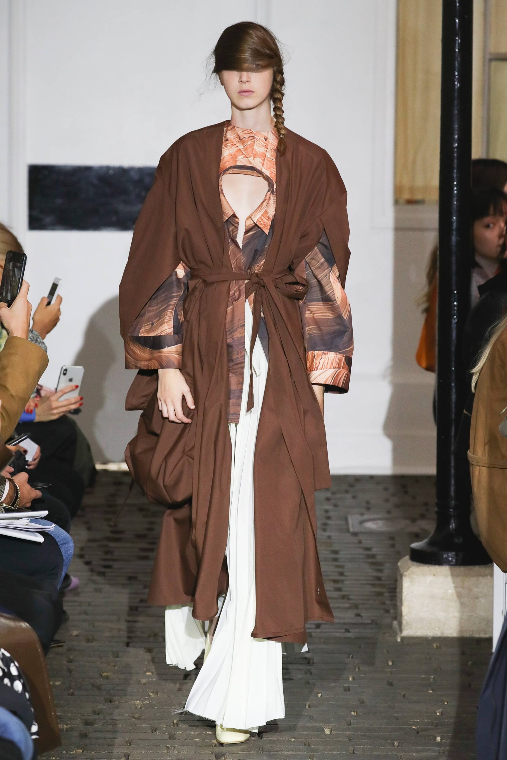 A.W.A.K.E. MODE S/S 19 Look 602