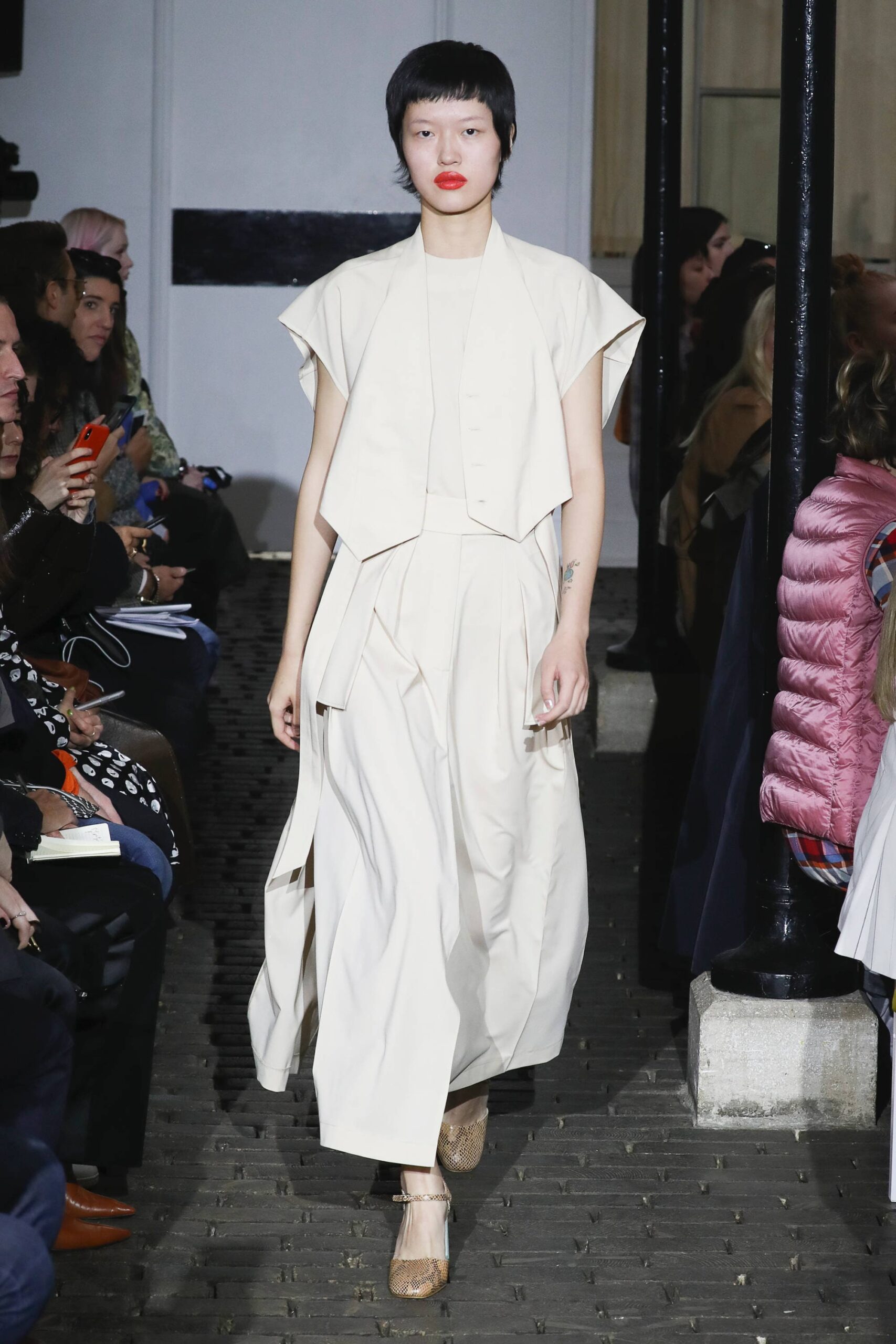 A.W.A.K.E. MODE S/S 19 Look 622