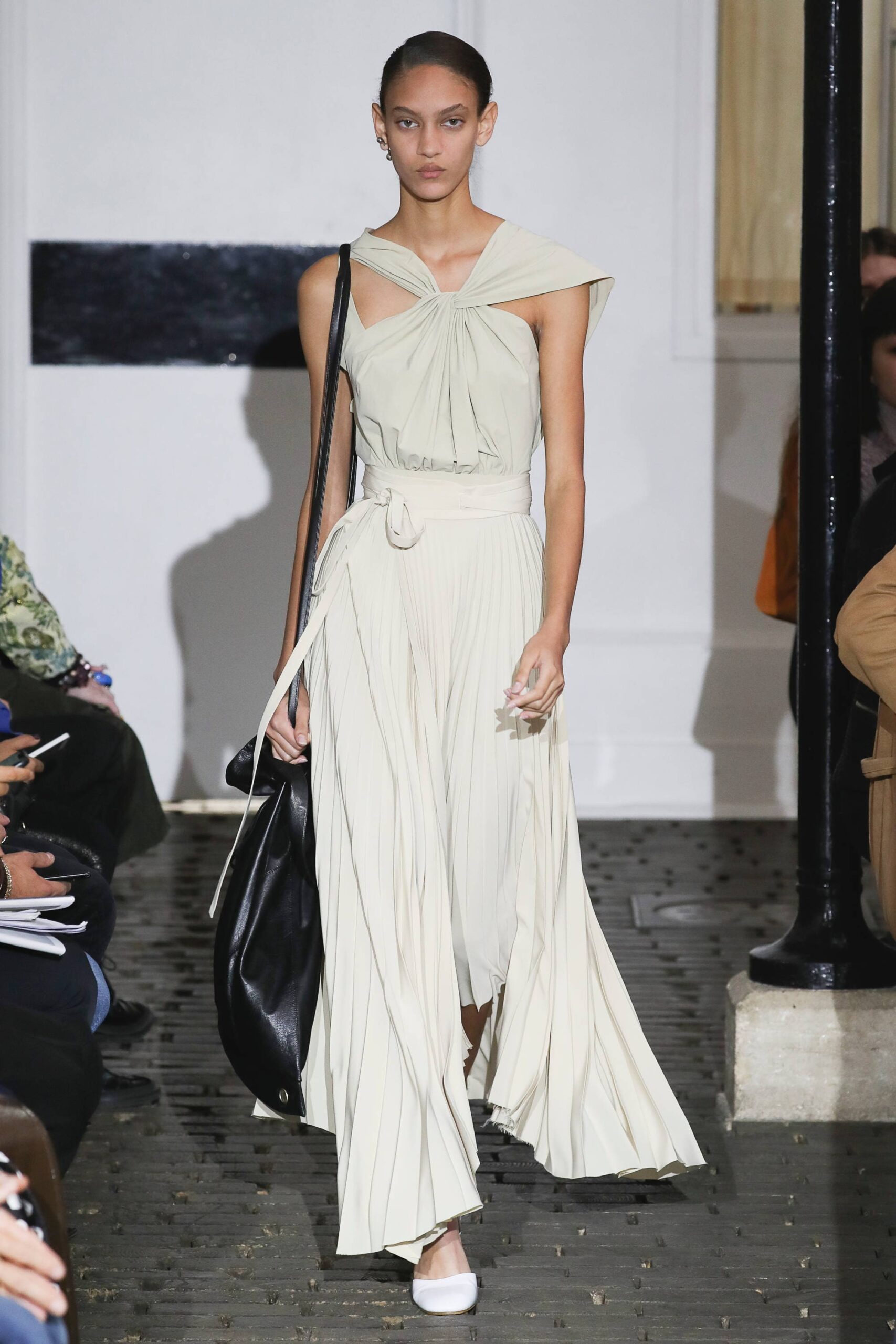 A.W.A.K.E. MODE S/S 19 Look 661