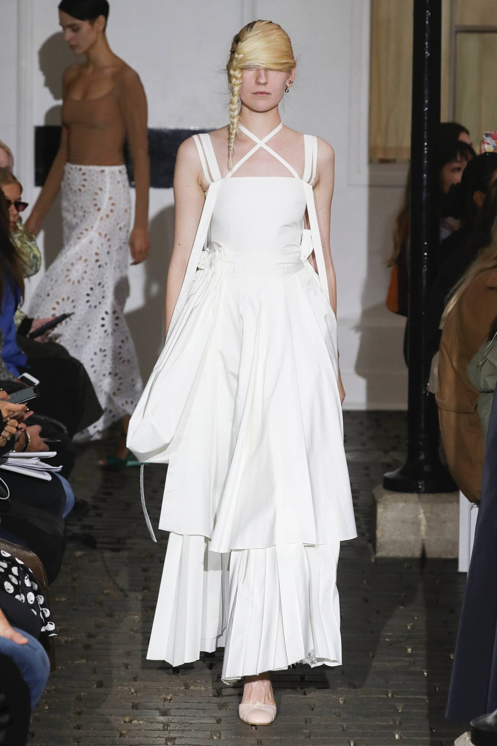 A.W.A.K.E. MODE S/S 19 Look 680