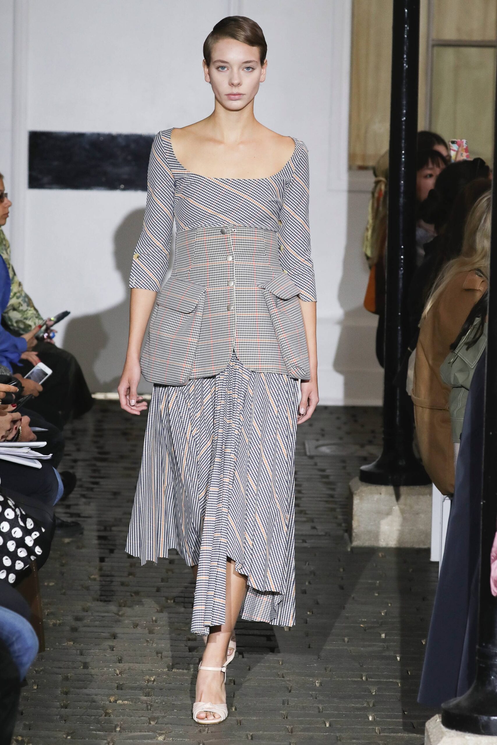 A.W.A.K.E. MODE S/S 19 Look 697