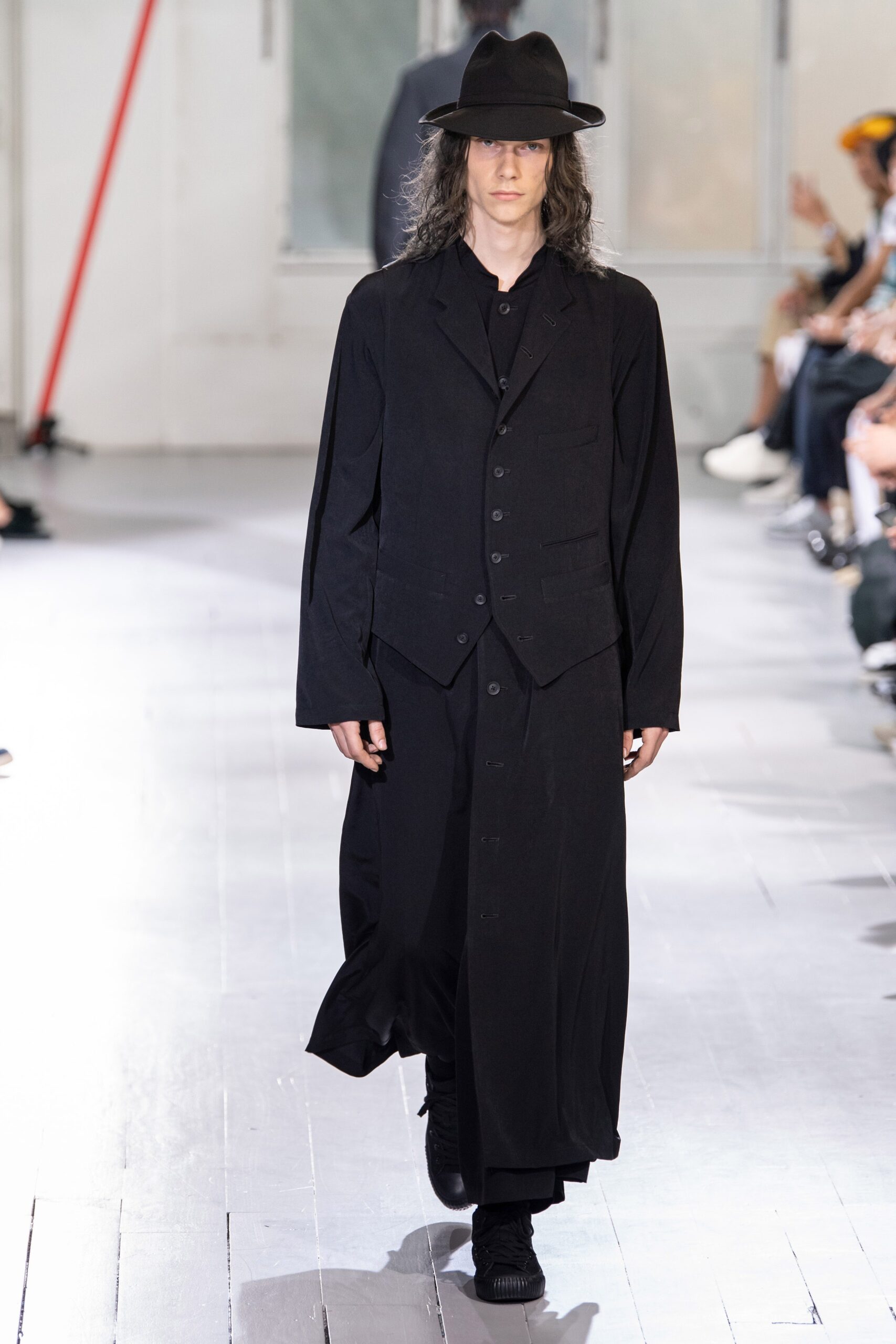 Yohji Yamamoto S/S 20 Menswear Look 10