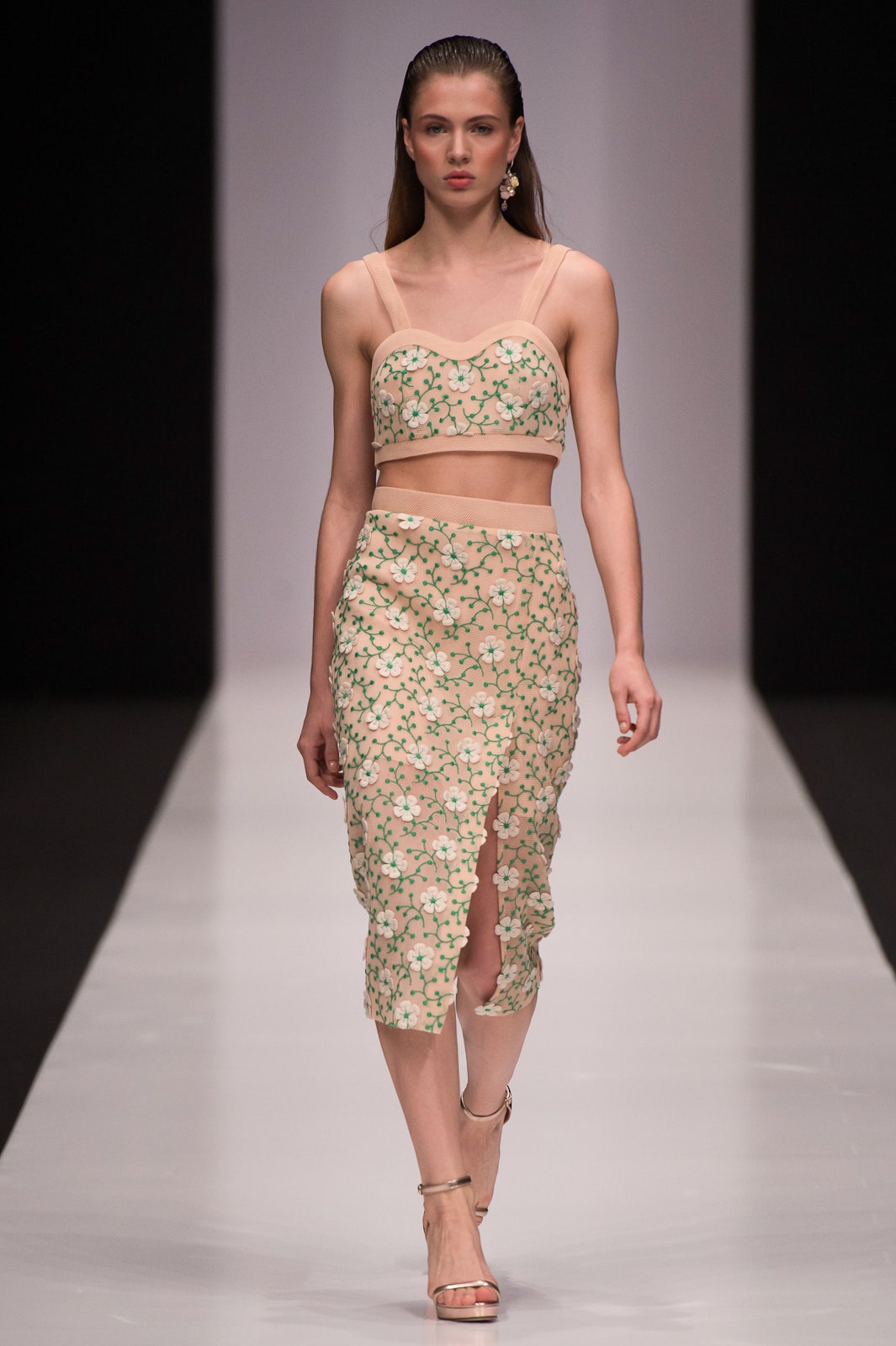 Yasya Minochkina Russia S/S 17 Look 6