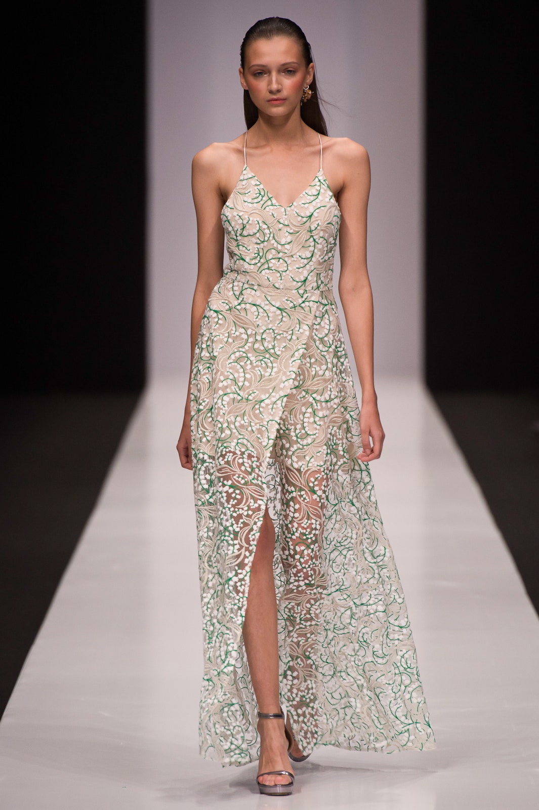 Yasya Minochkina Russia S/S 17 Look 27