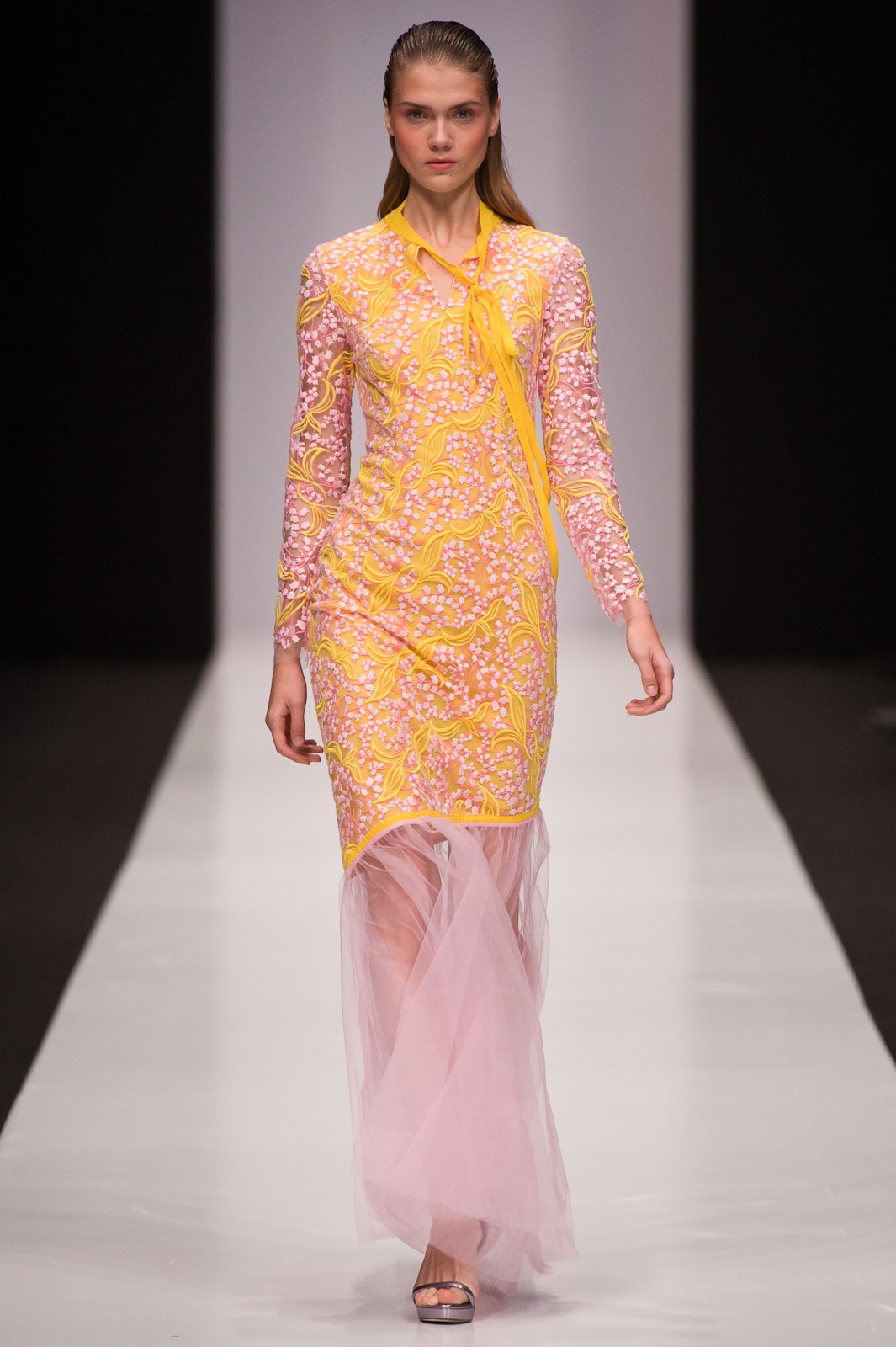 Yasya Minochkina Russia S/S 17 Look 30