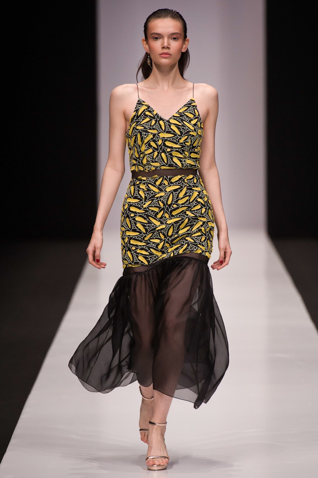 Yasya Minochkina Russia S/S 17 Look 32