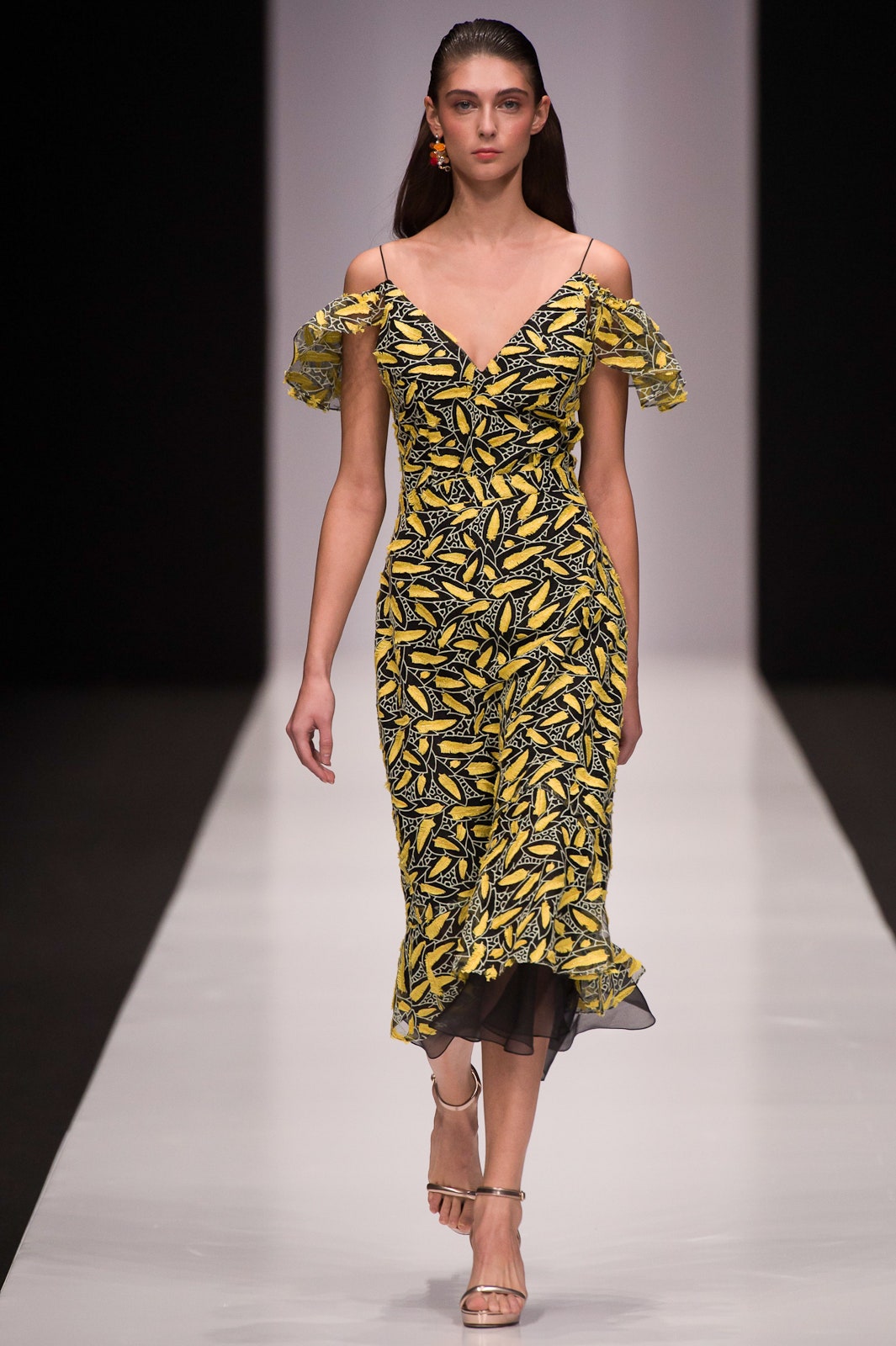 Yasya Minochkina Russia S/S 17 Look 33