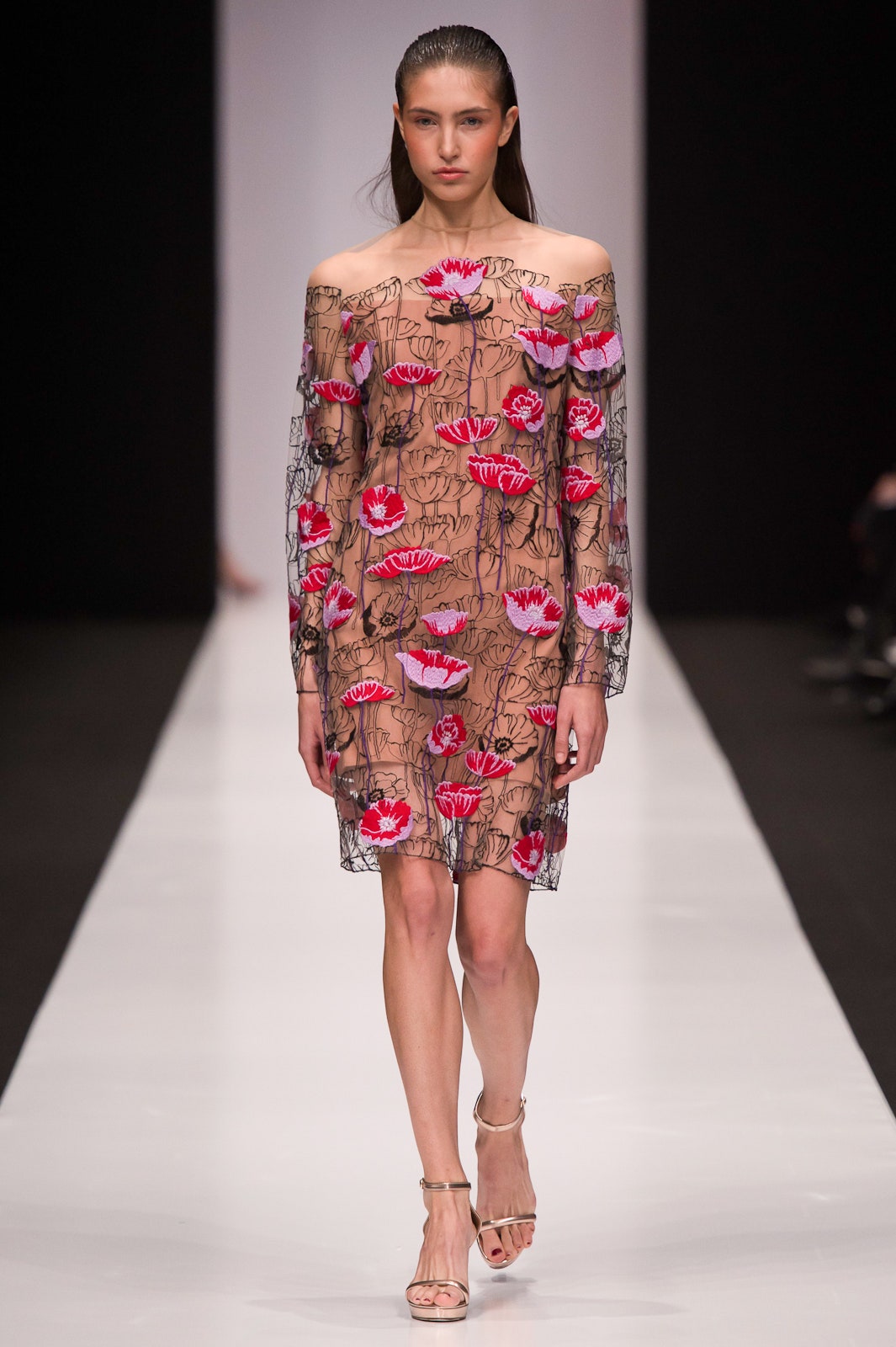 Yasya Minochkina Russia S/S 17 Look 35