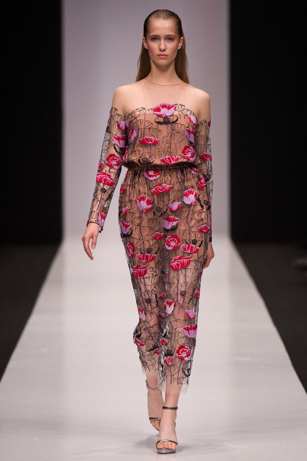 Yasya Minochkina Russia S/S 17 Look 36