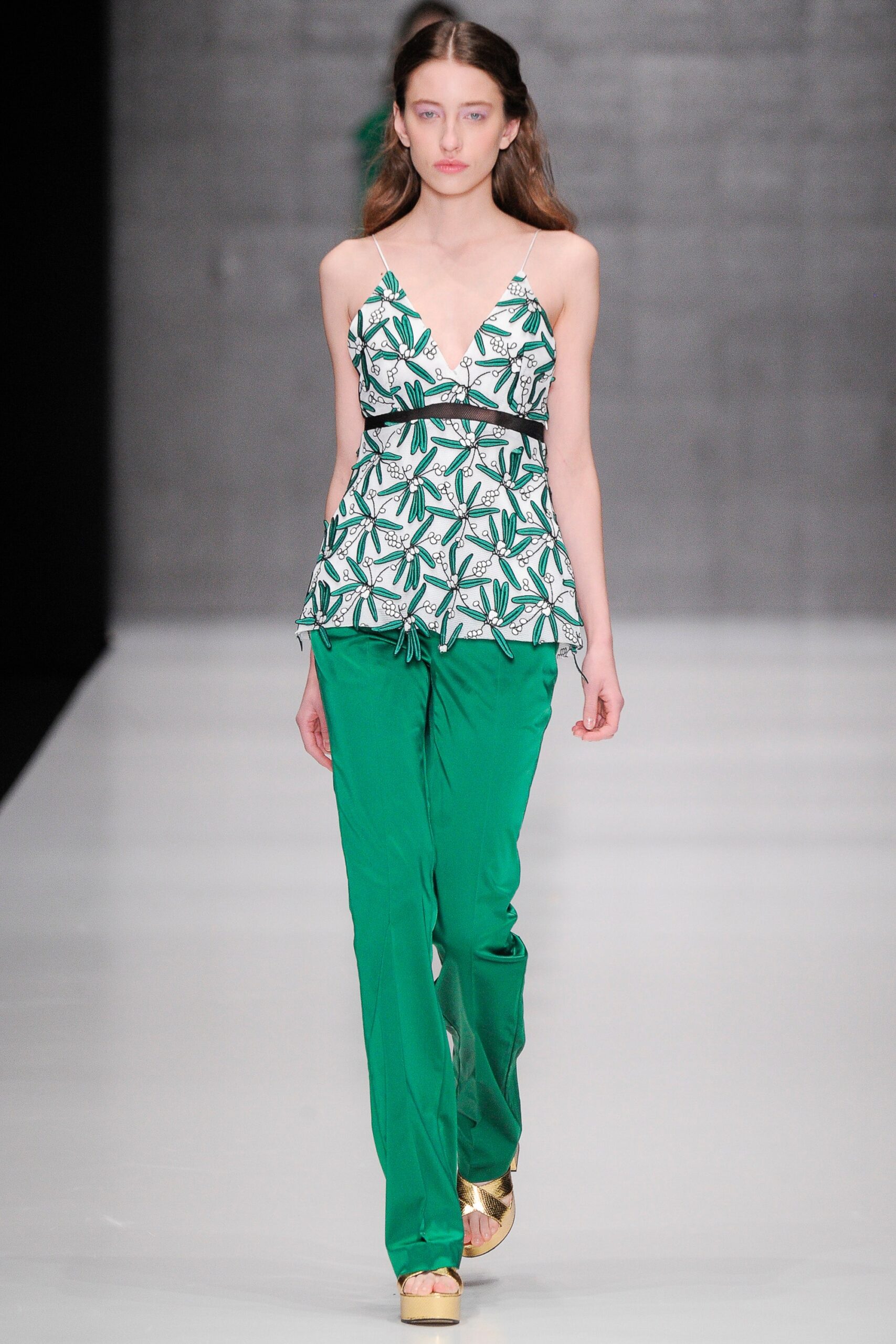 Yasya Minochkina Russia S/S 16 Look 10
