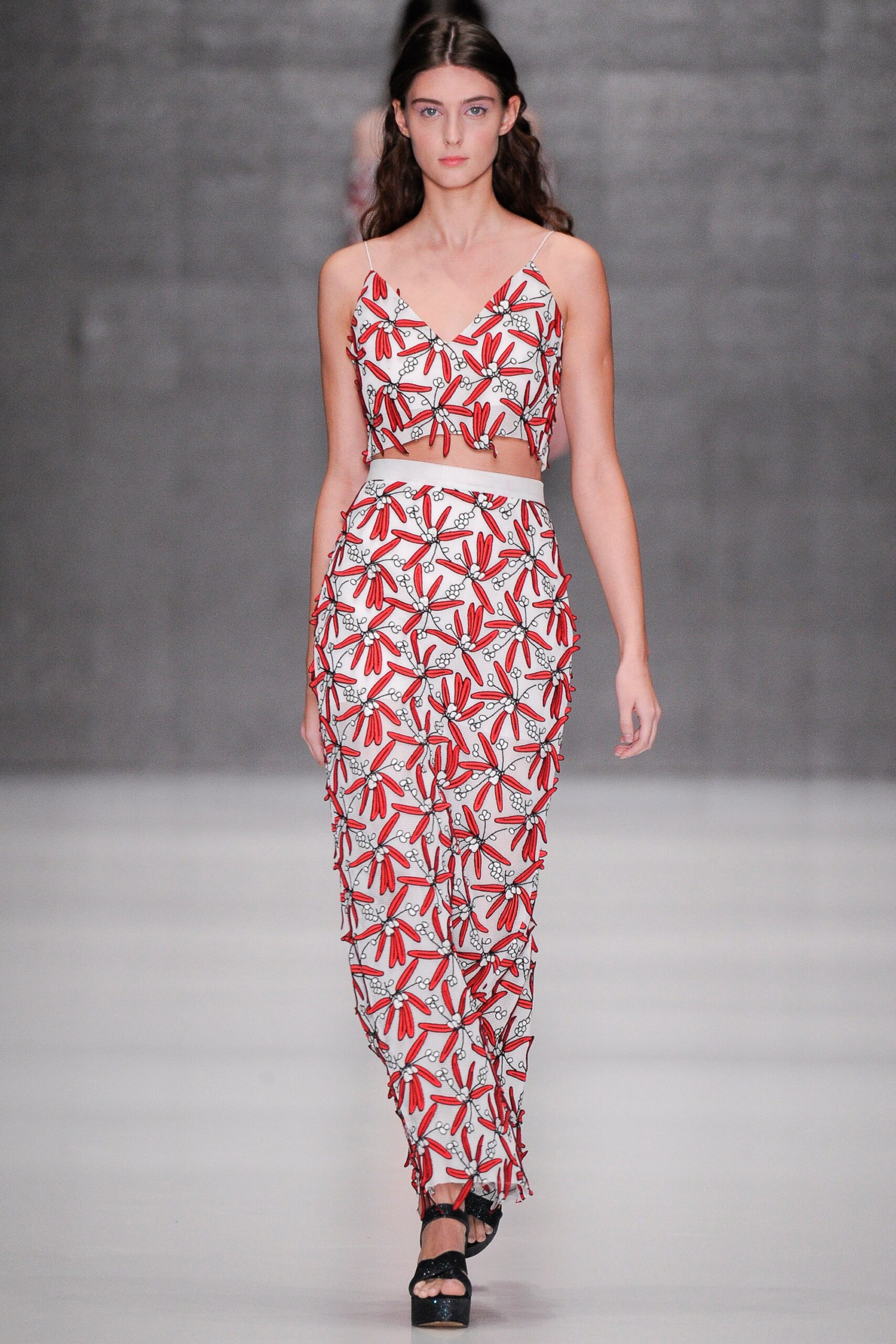 Yasya Minochkina Russia S/S 16 Look 28