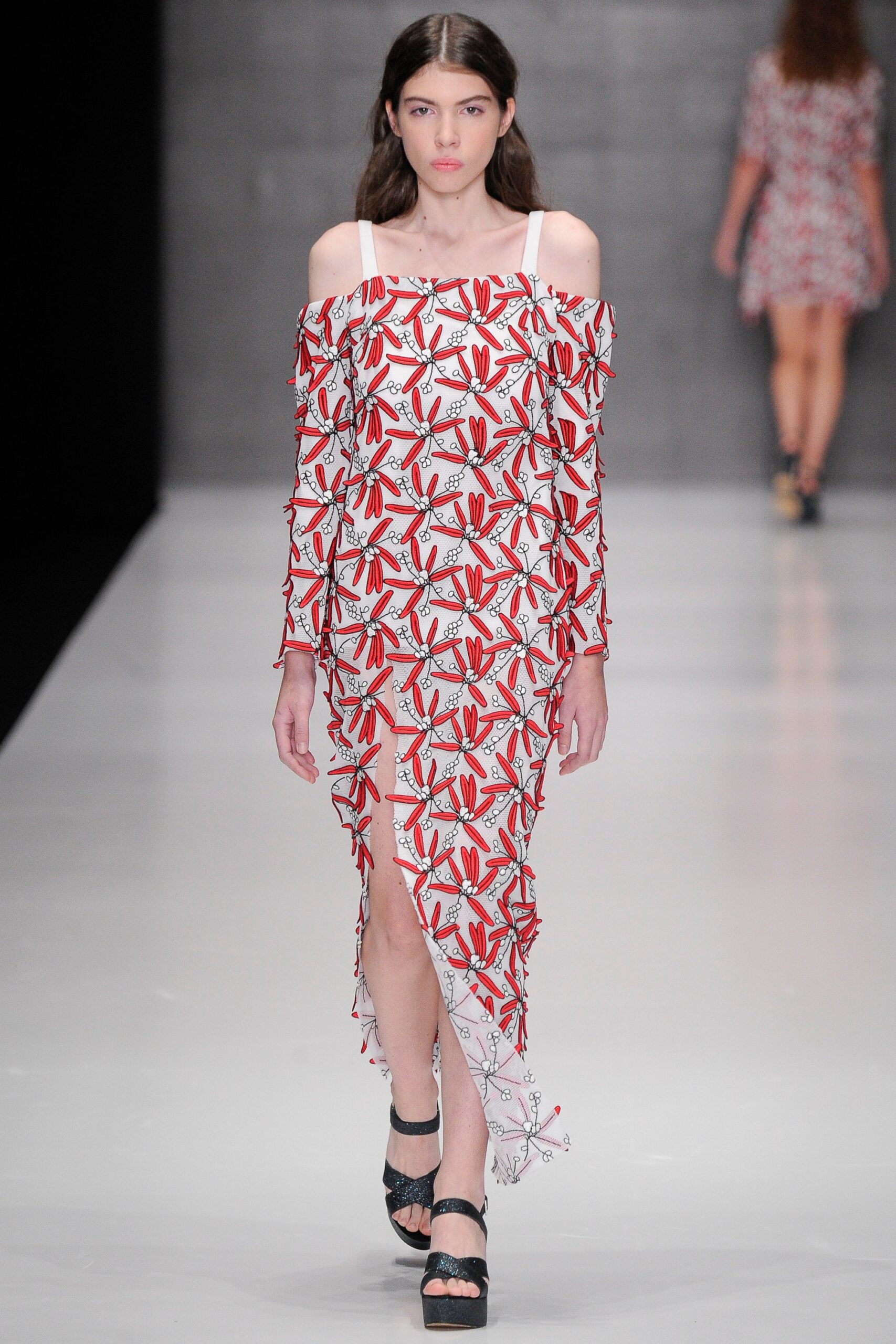 Yasya Minochkina Russia S/S 16 Look 29