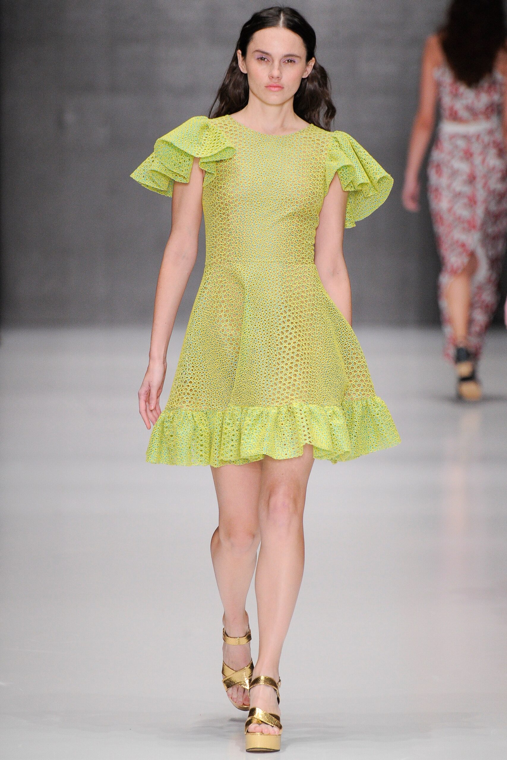 Yasya Minochkina Russia S/S 16 Look 30