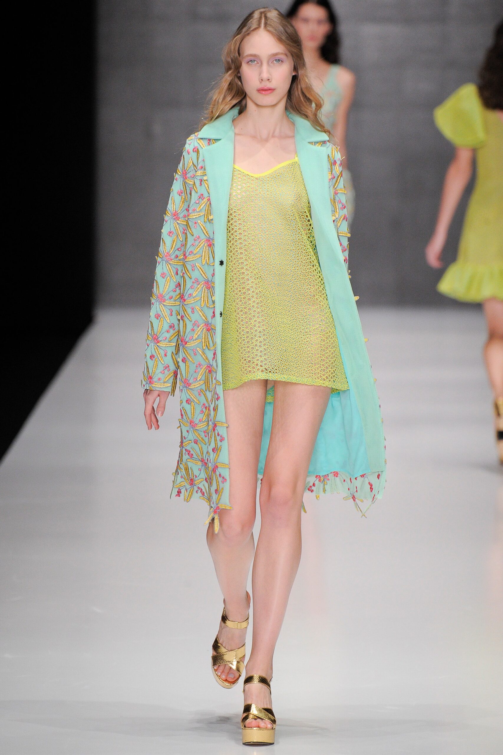 Yasya Minochkina Russia S/S 16 Look 31