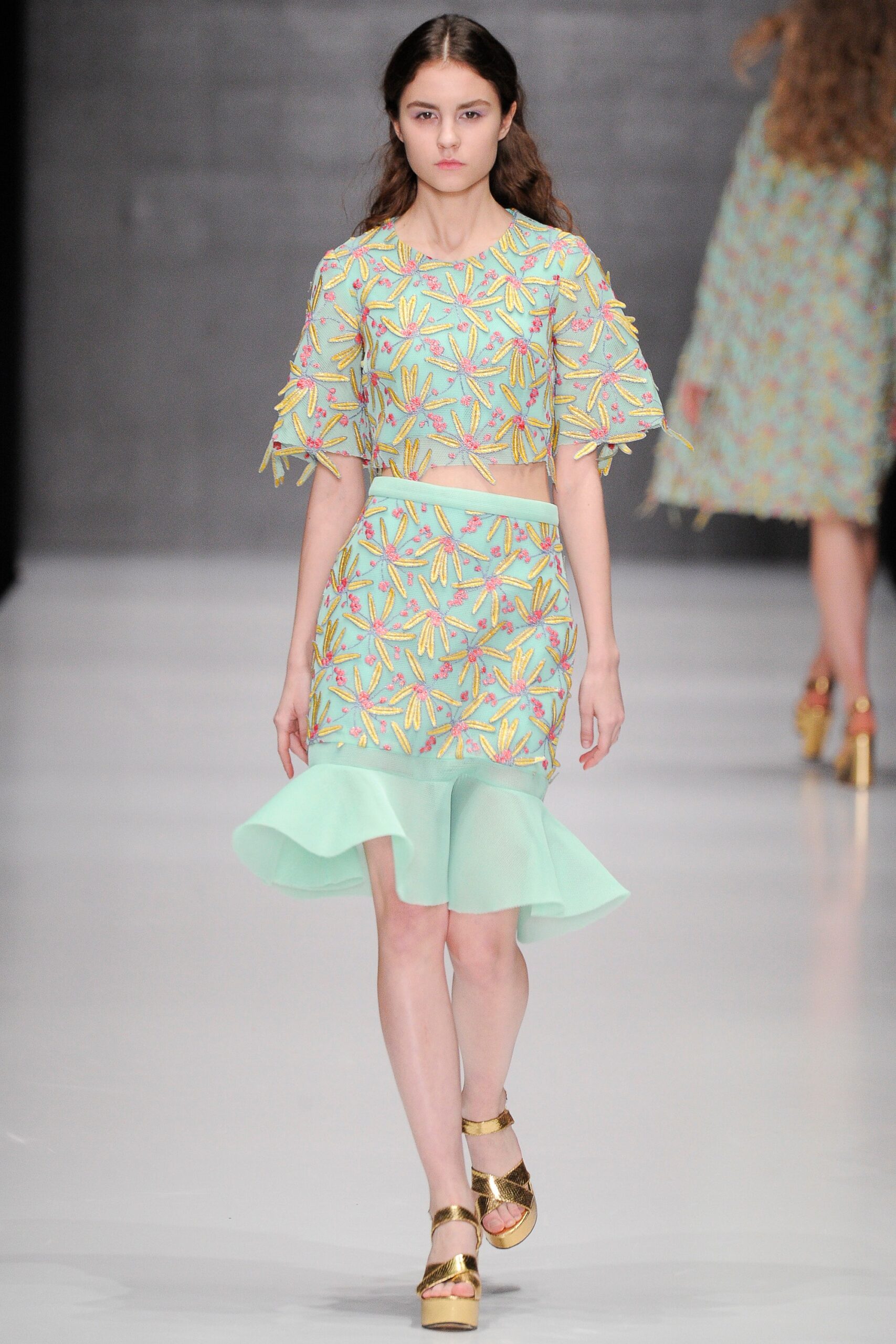 Yasya Minochkina Russia S/S 16 Look 33