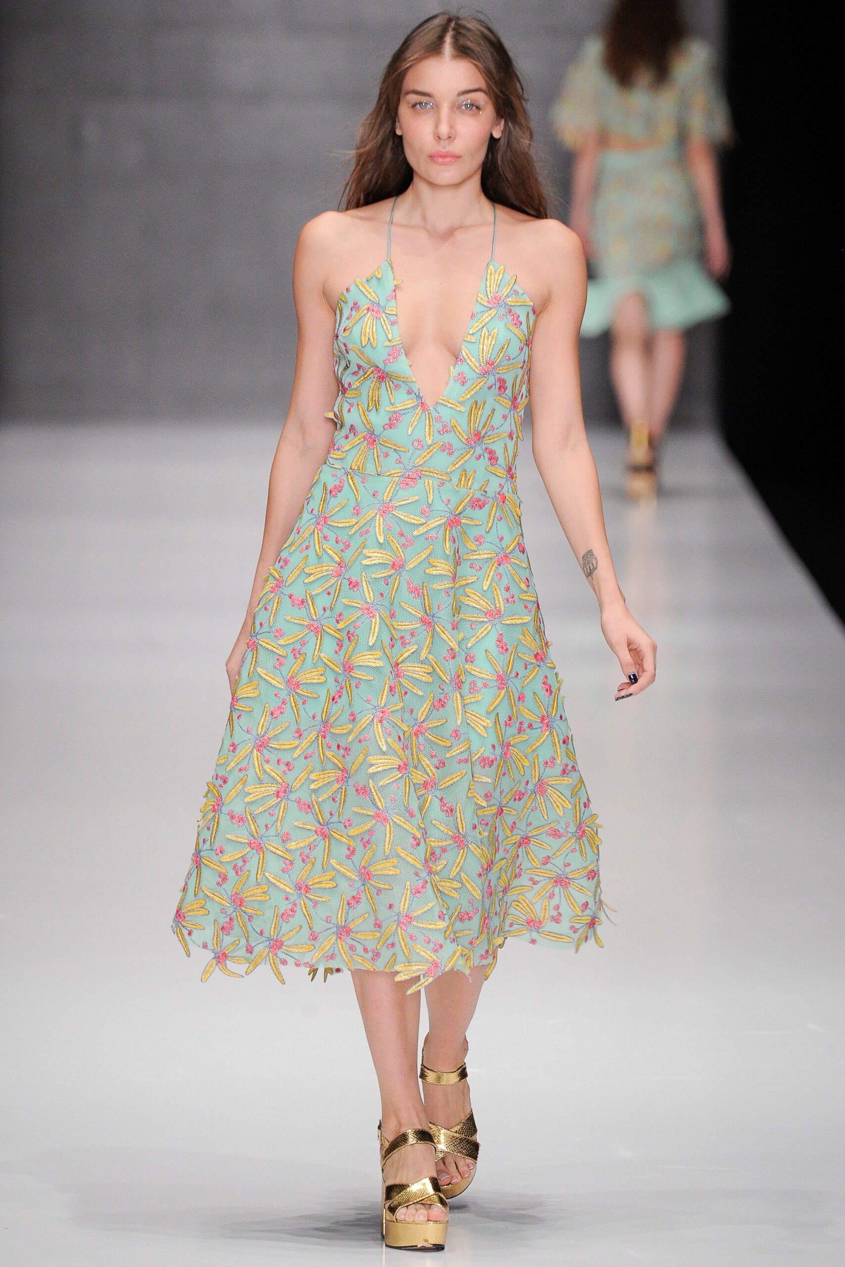 Yasya Minochkina Russia S/S 16 Look 34