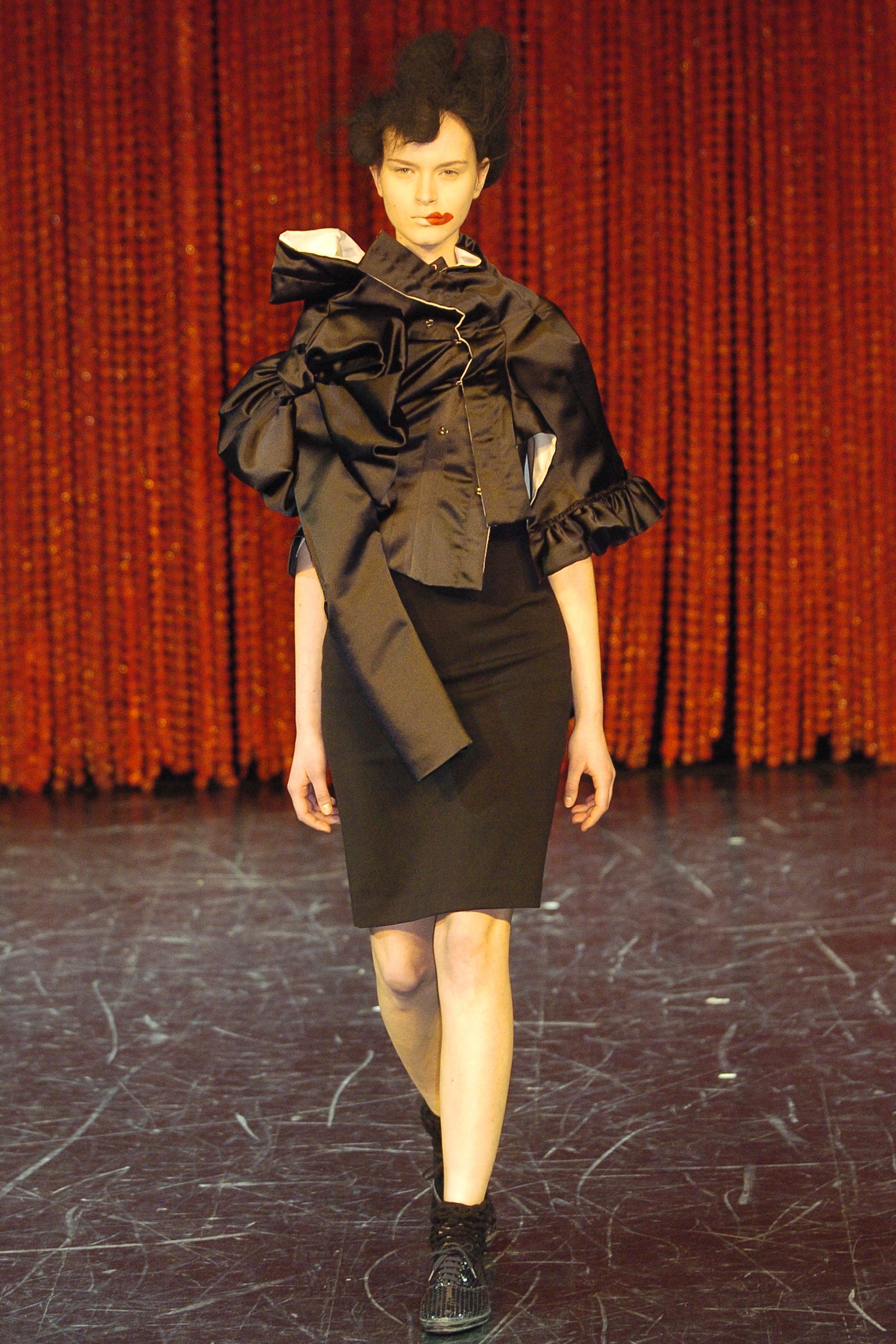 Comme des Garçons F/W 04 Look 3