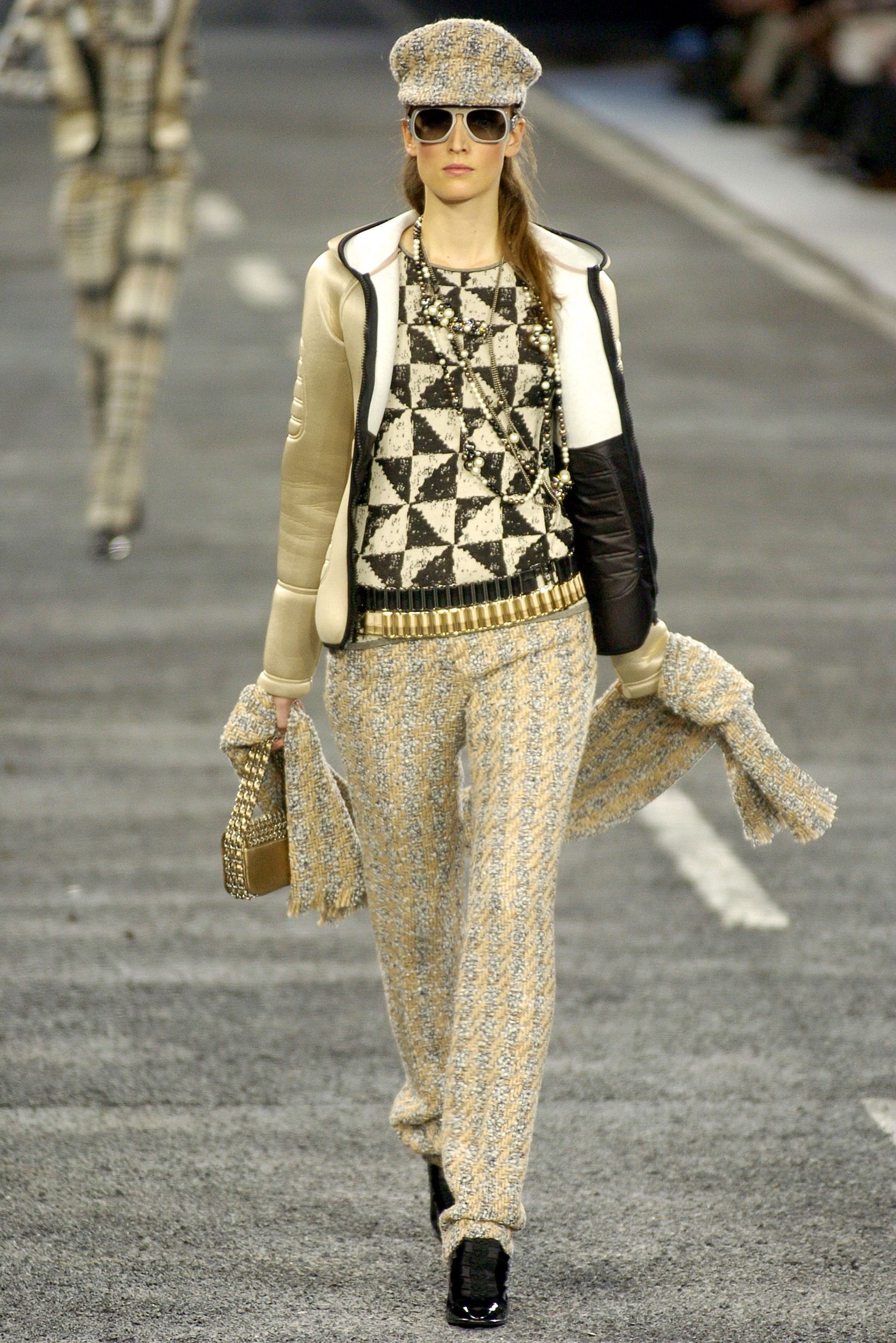 Chanel F/W 04 Look 16