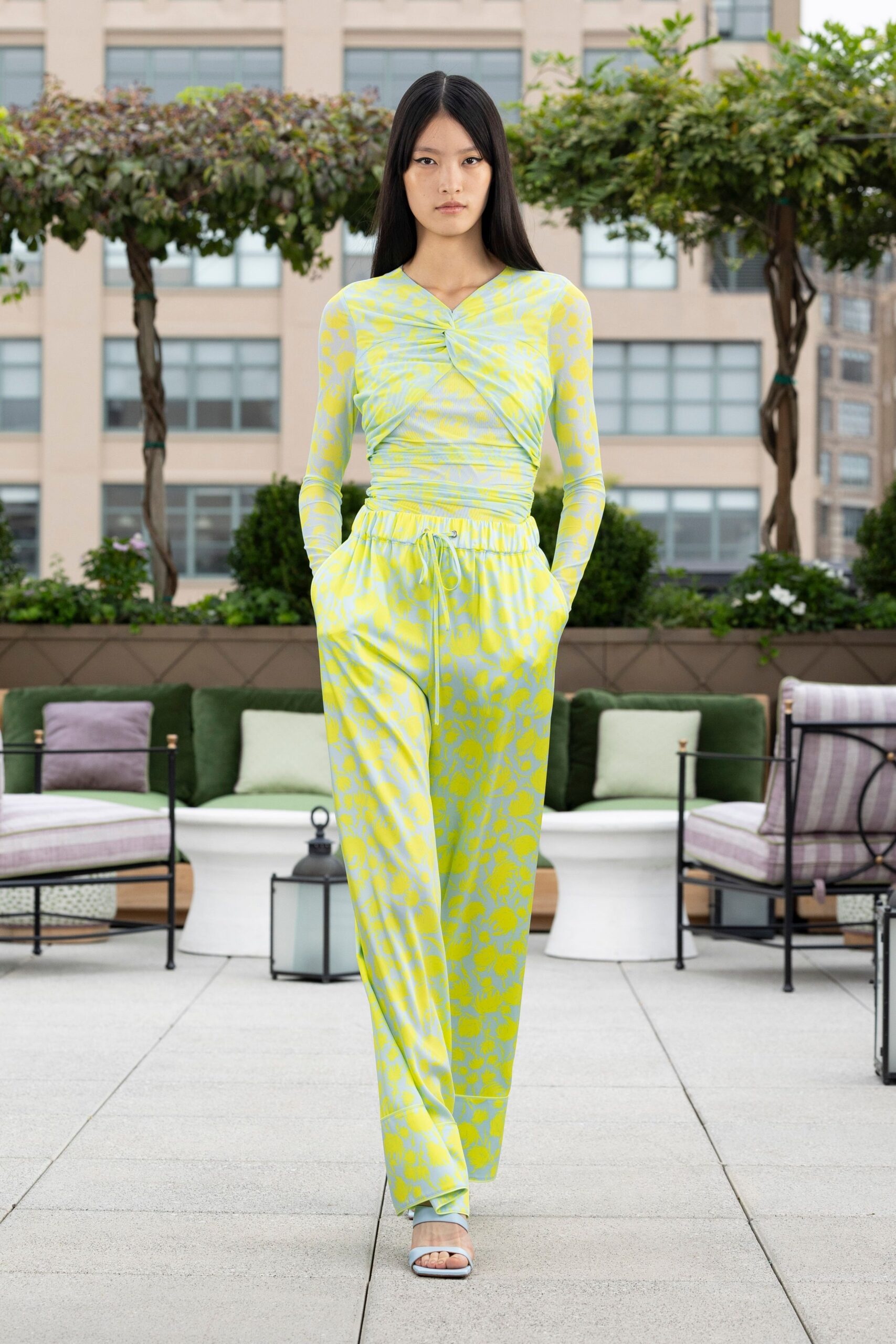 Cinq à Sept S/S 24 Look 395