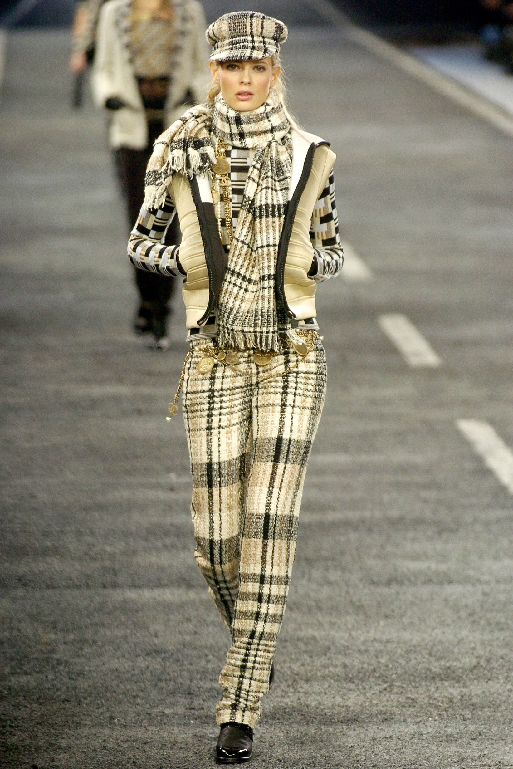 Chanel F/W 04 Look 21