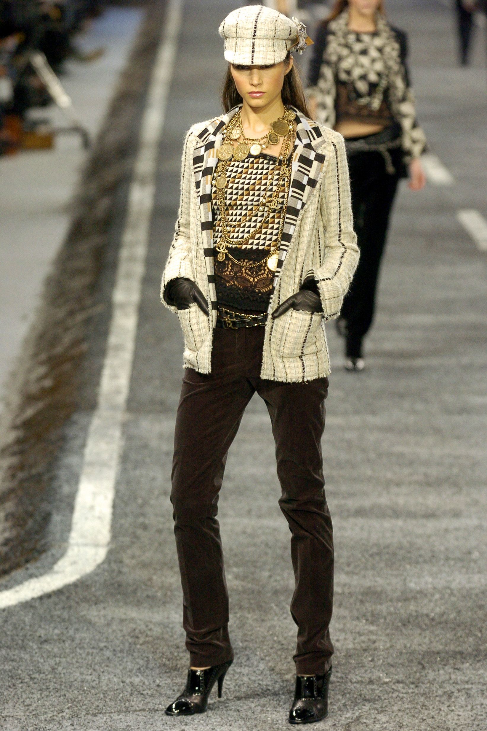 Chanel F/W 04 Look 32