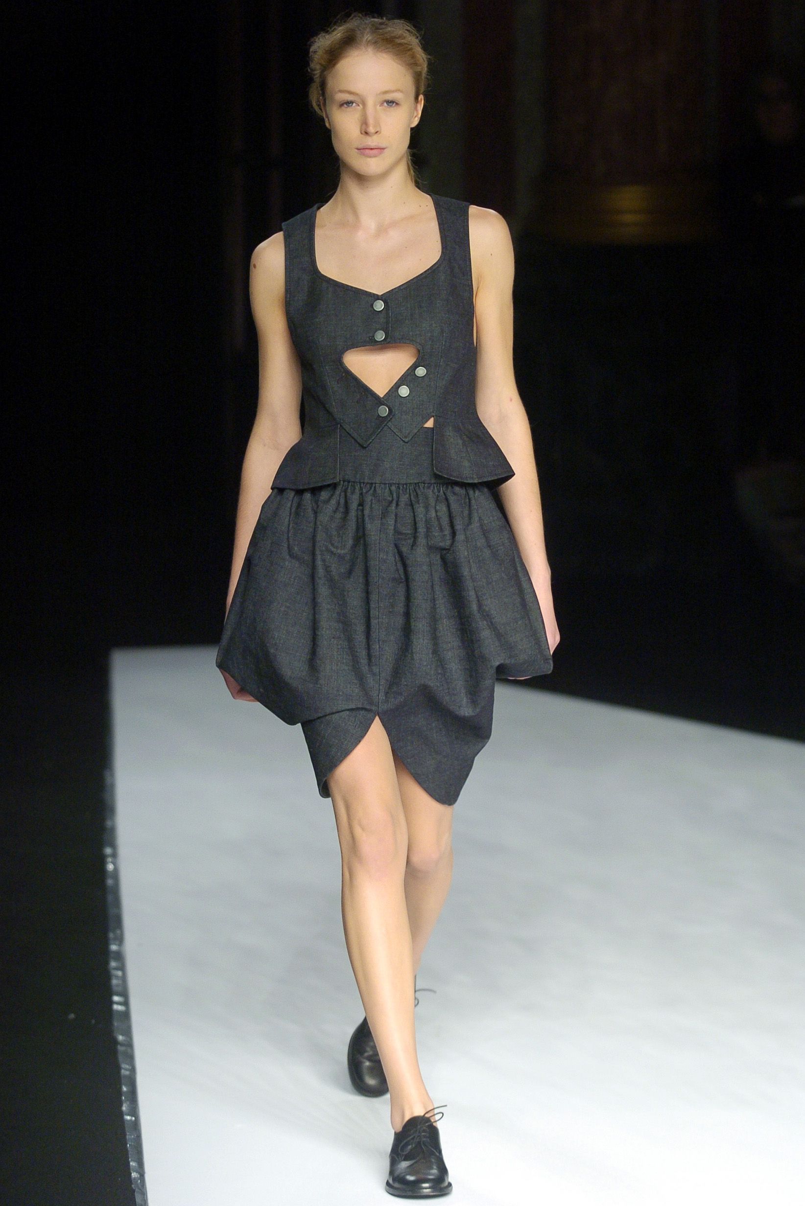 Chalayan F/W 04 Look 170