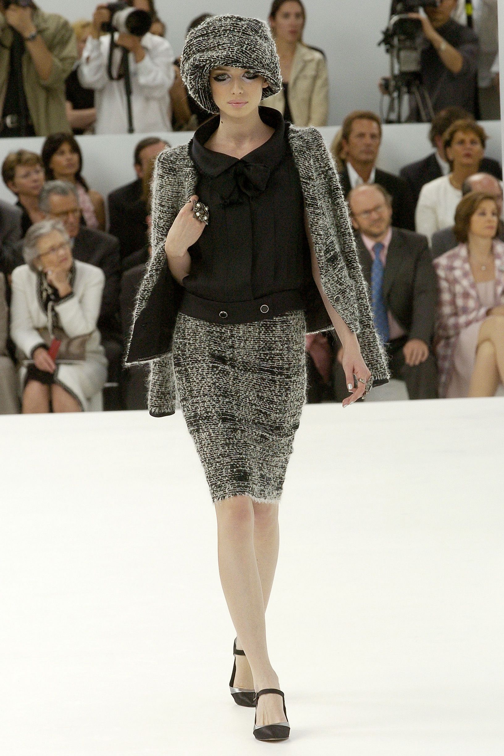 Chanel F/W 04 Couture Look 56