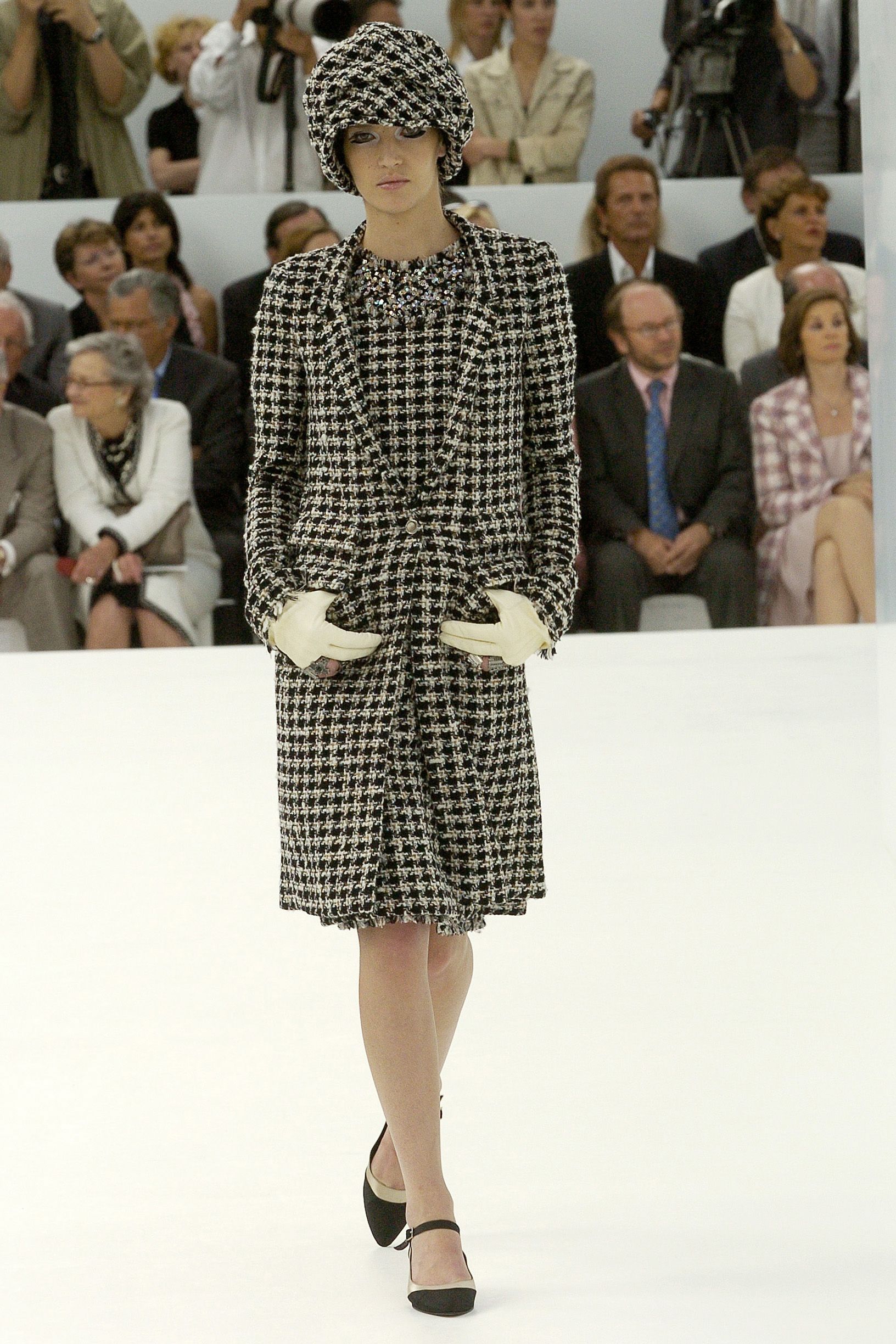 Chanel F/W 04 Couture Look 122