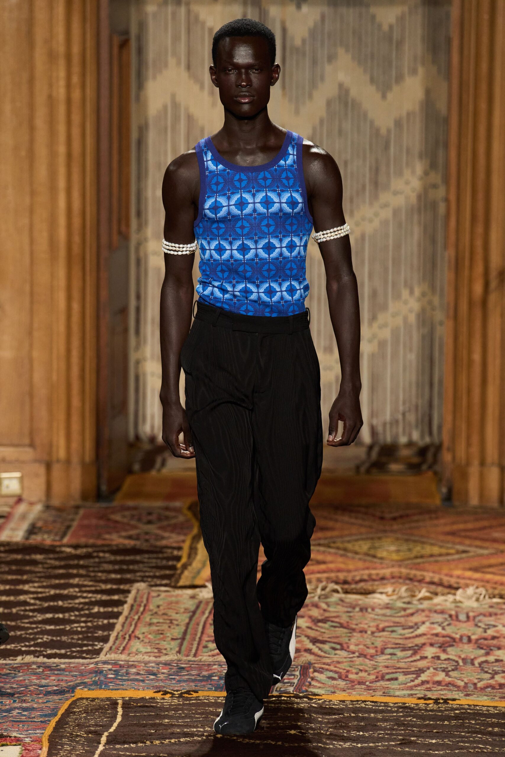 blue cotton sleeveless collared fitted printed tank-top