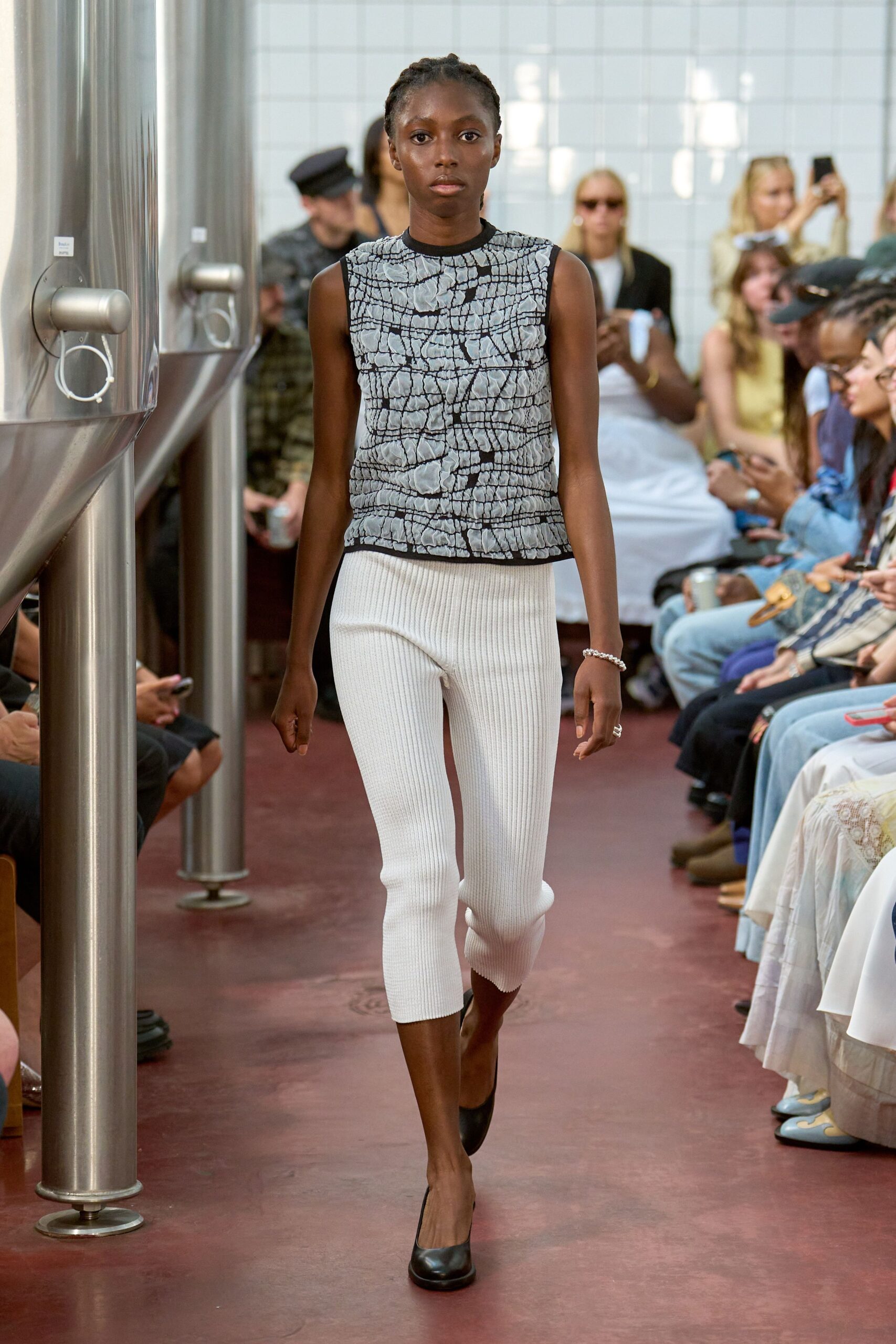 white cotton fitted ribbed cropped pants