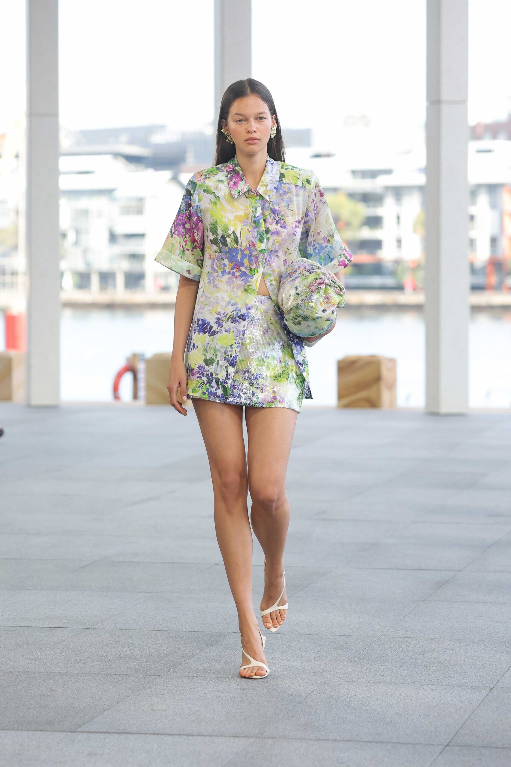 white silk fitted printed ruched shiny mini skirt