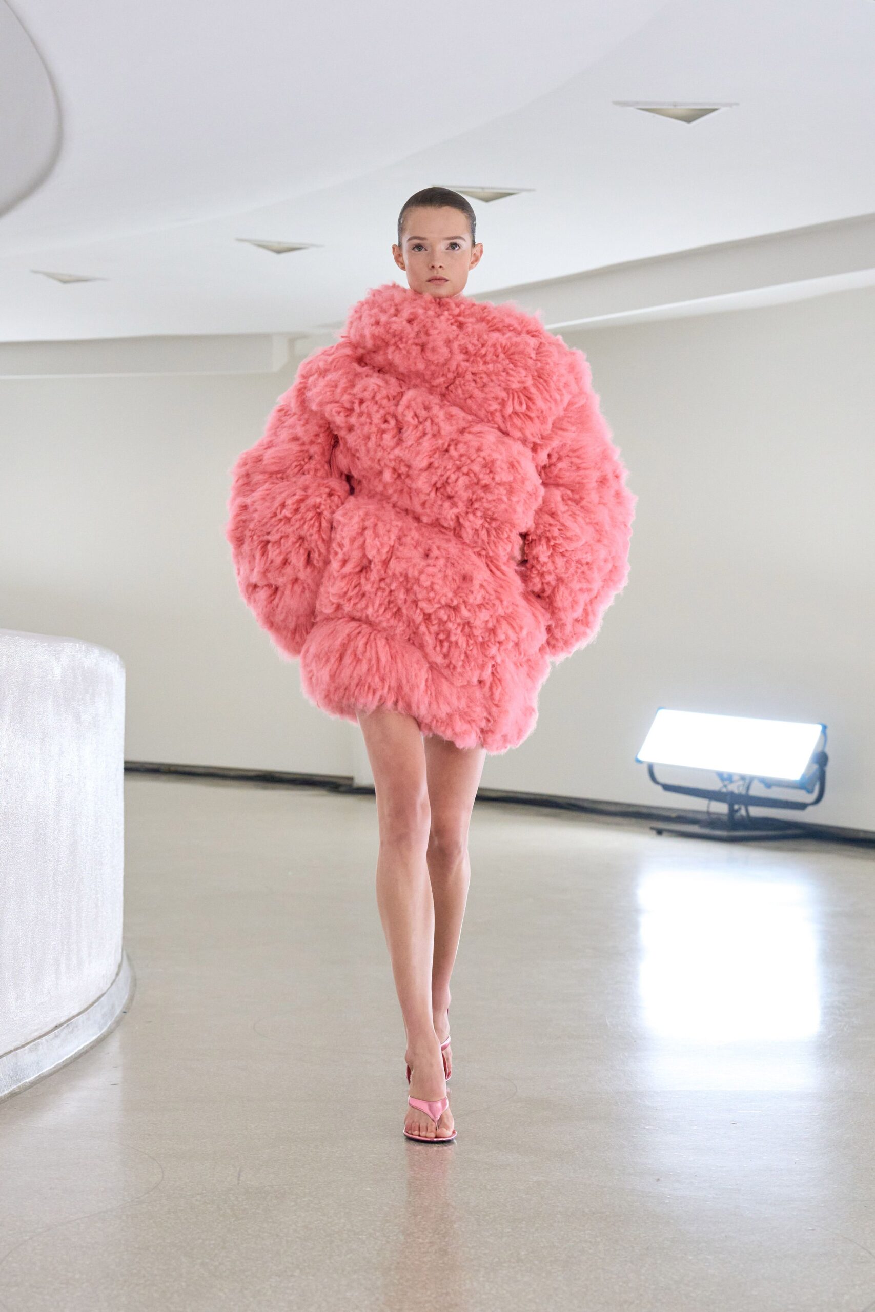 pink faux-fur fitted layered short coat