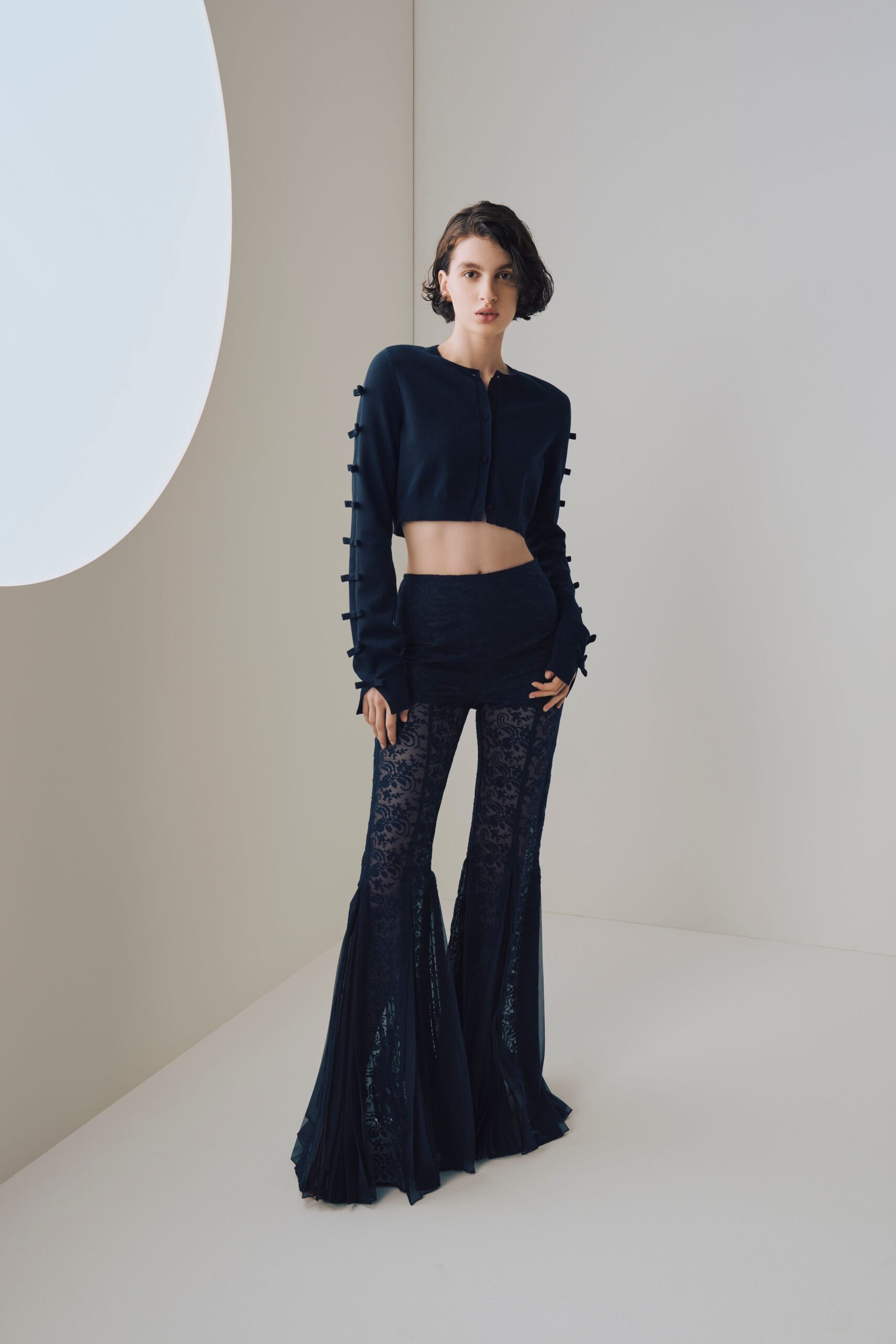 black cotton long-sleeve collared fitted zippered cropped top