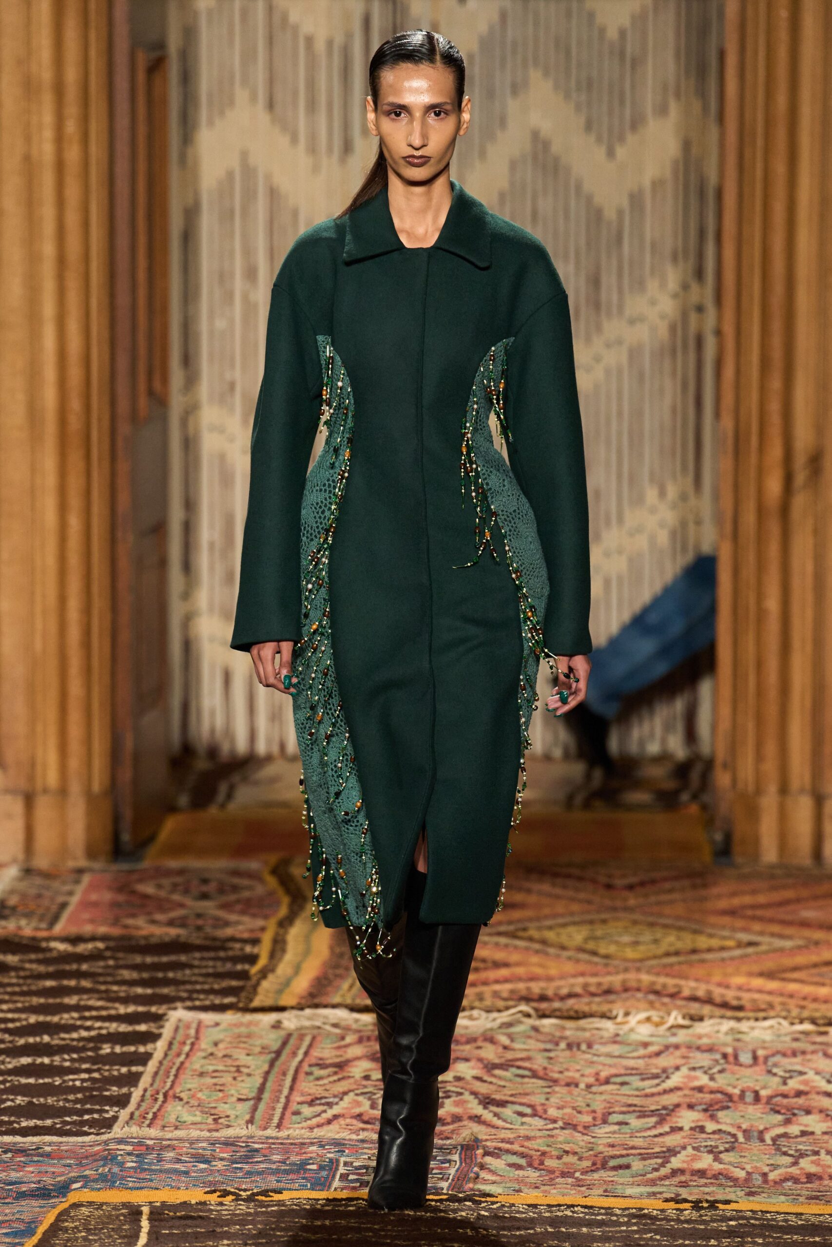 green wool fitted coat with embroidery