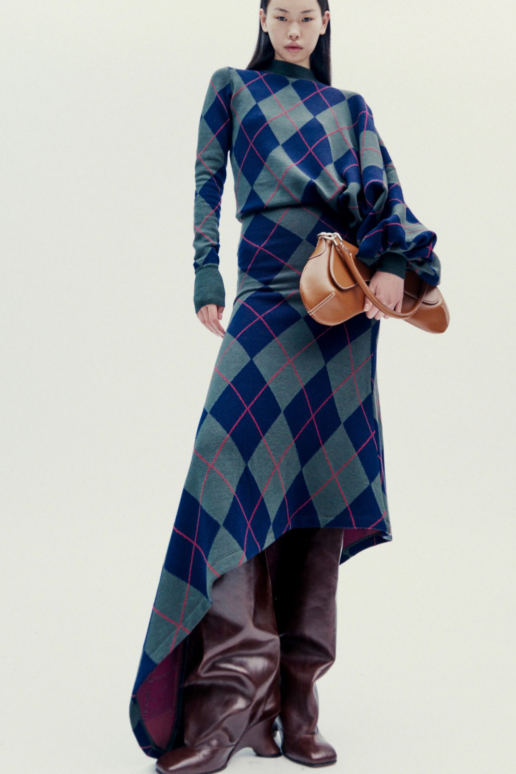 A.W.A.K.E. MODE F/W 25 Look 92